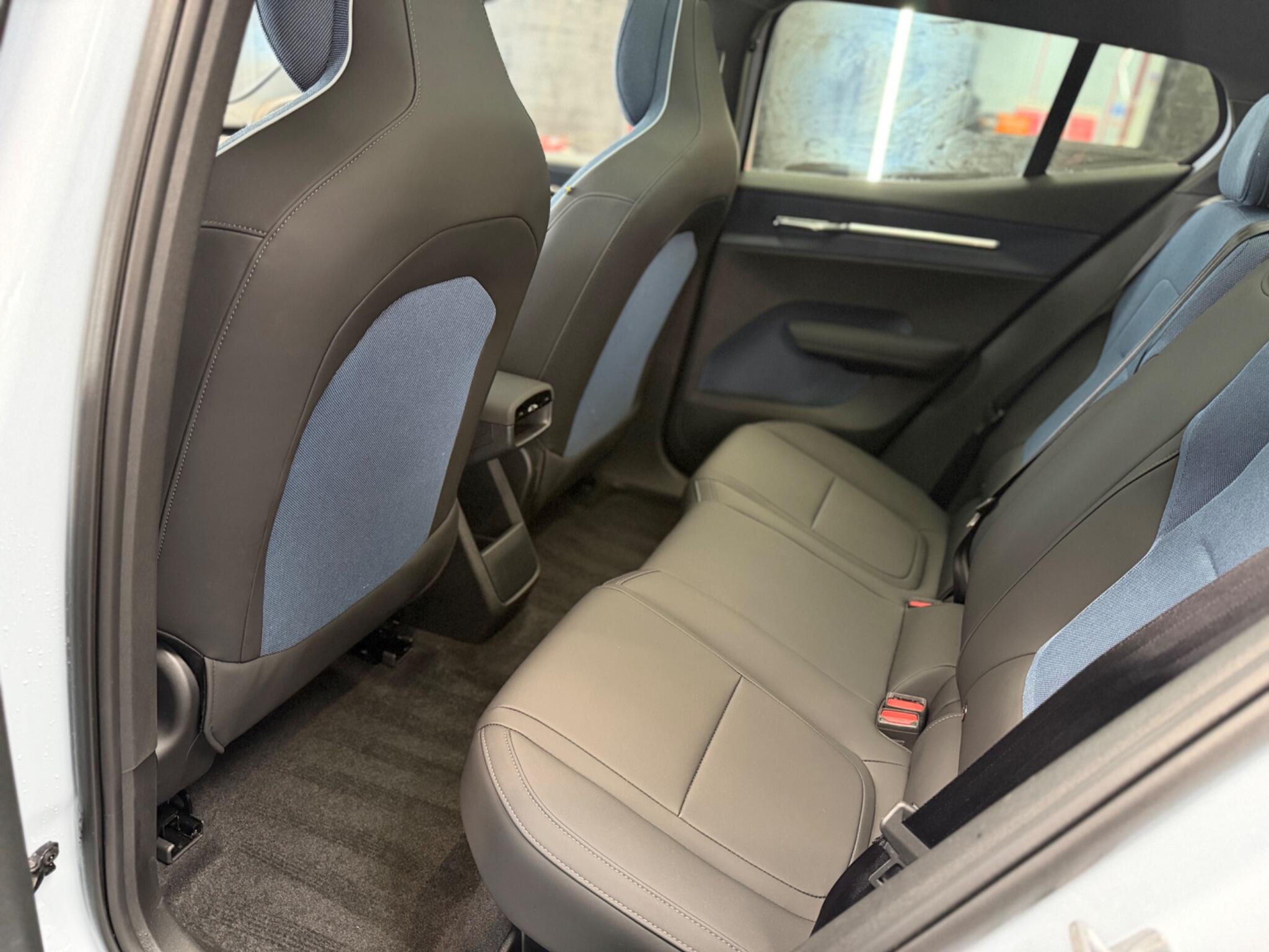 Volvo Ex30 view 35