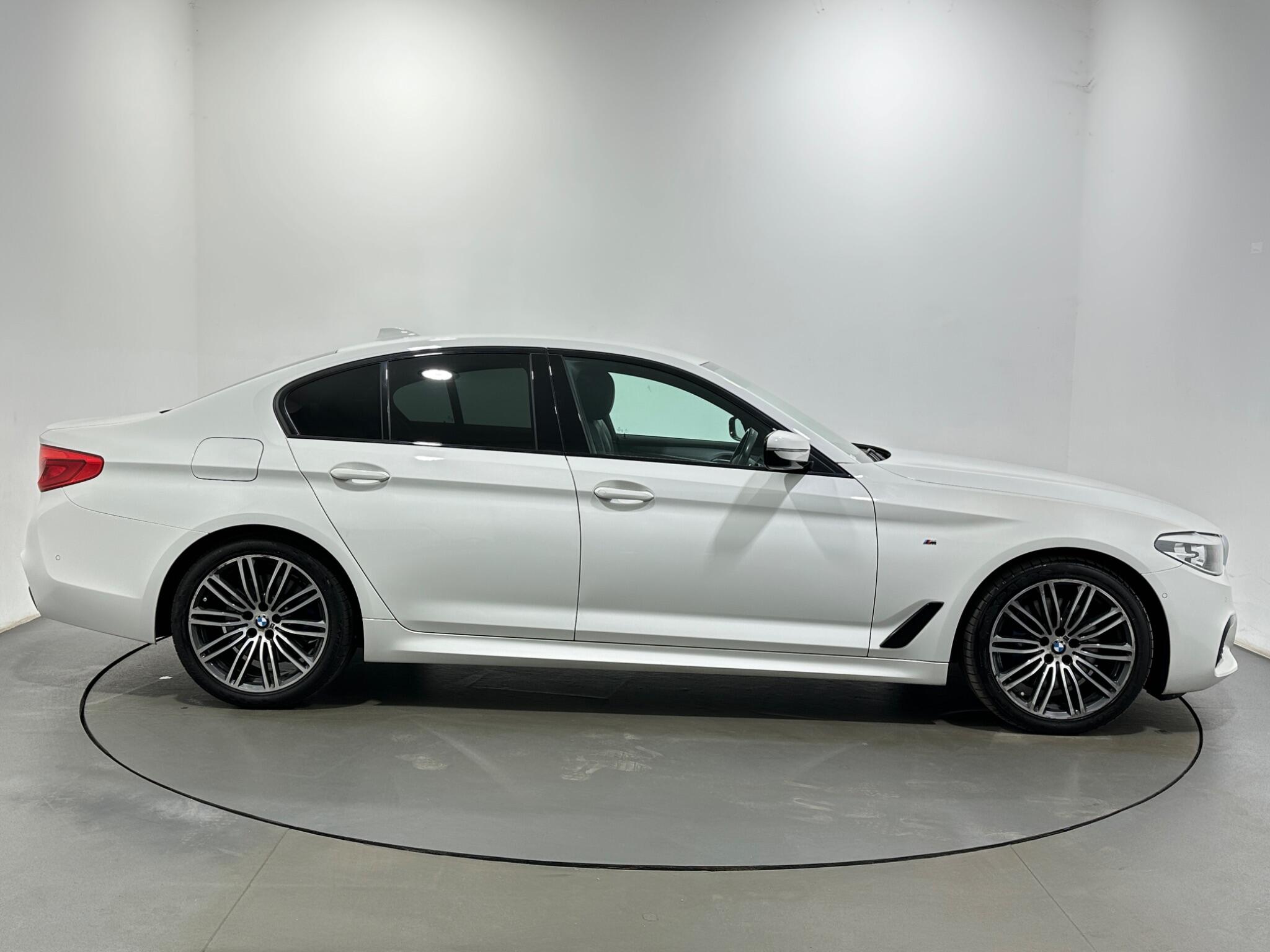 BMW 5 Series view 9