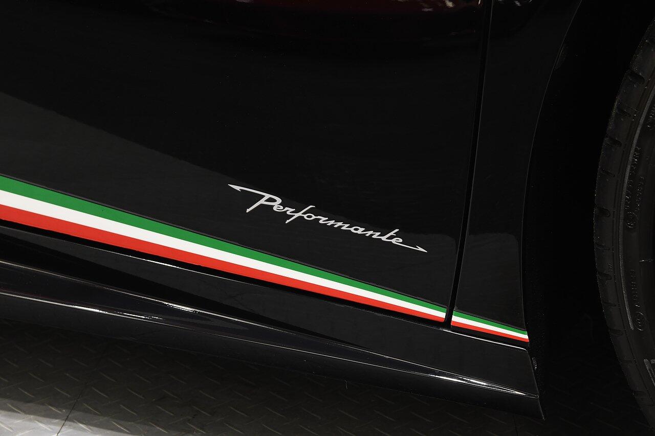 Lamborghini Huracan view 38