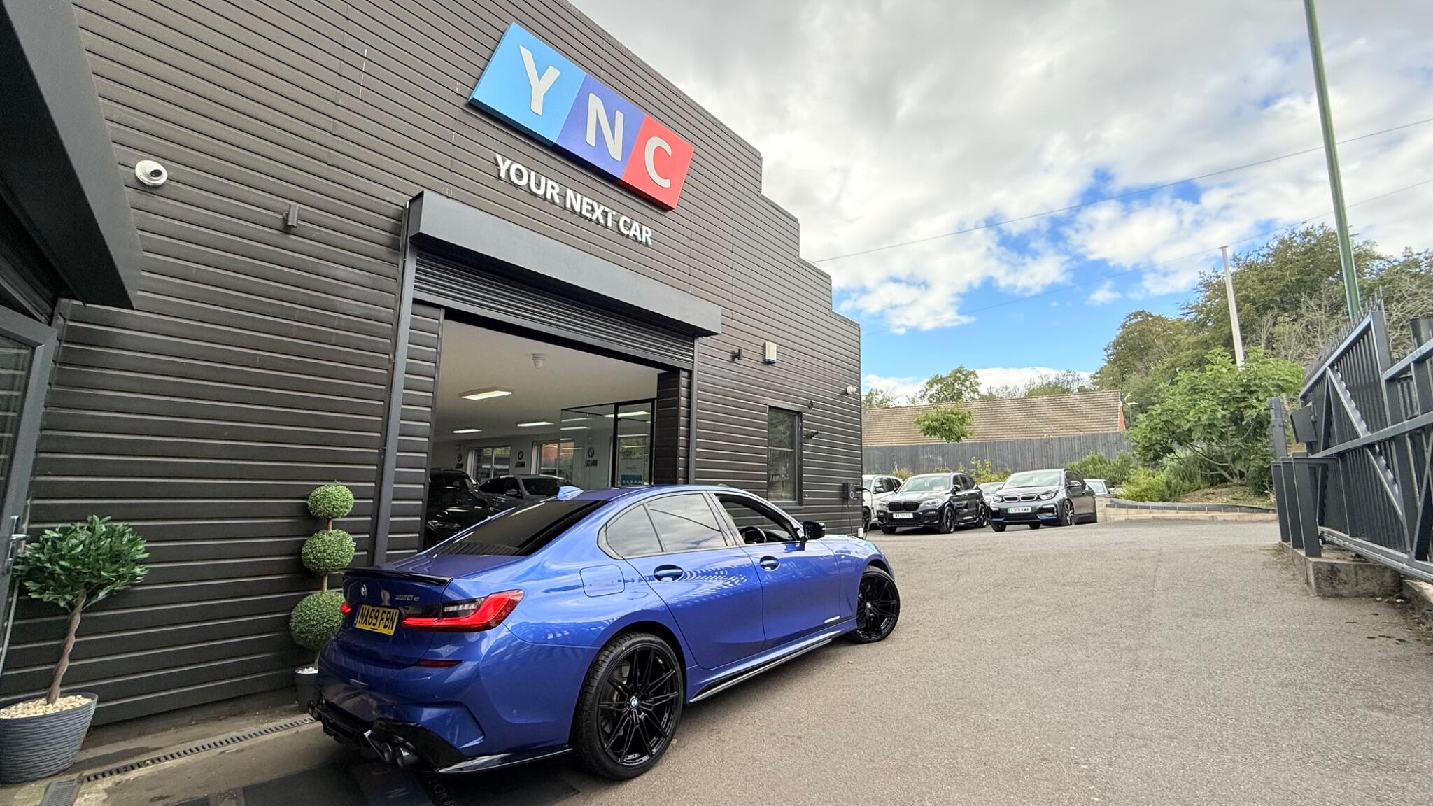 BMW 3 Series view 6