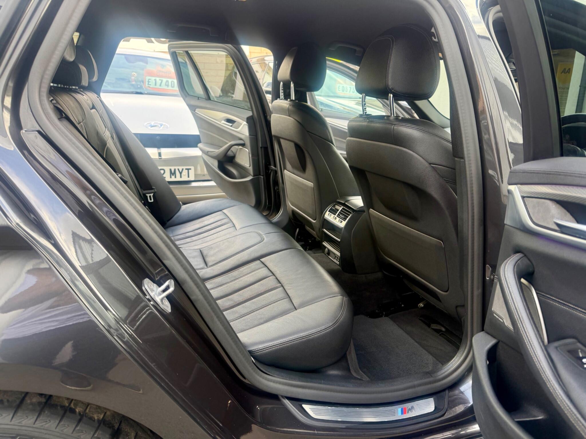 BMW 5 Series view 11