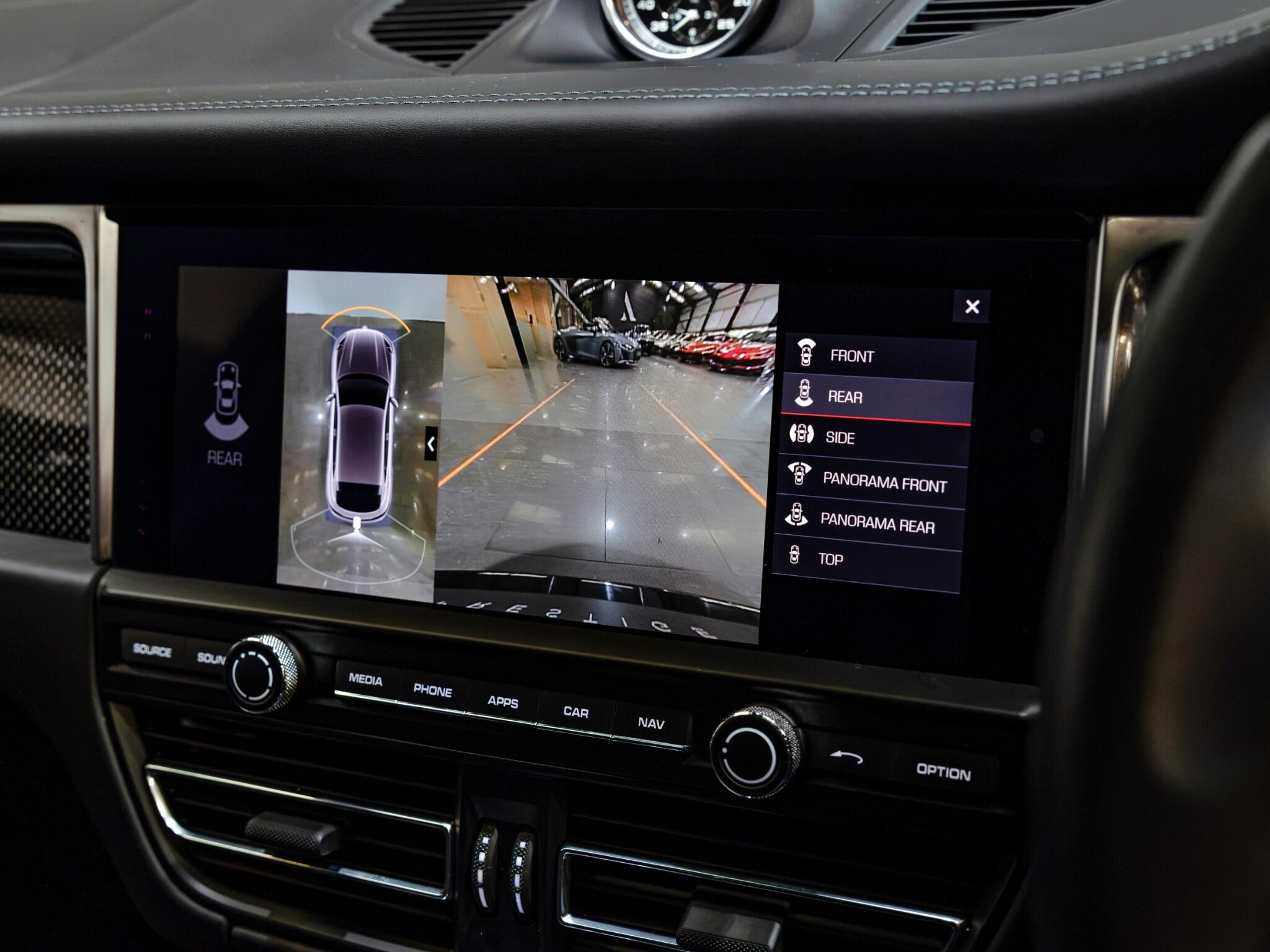 Porsche Macan view 20