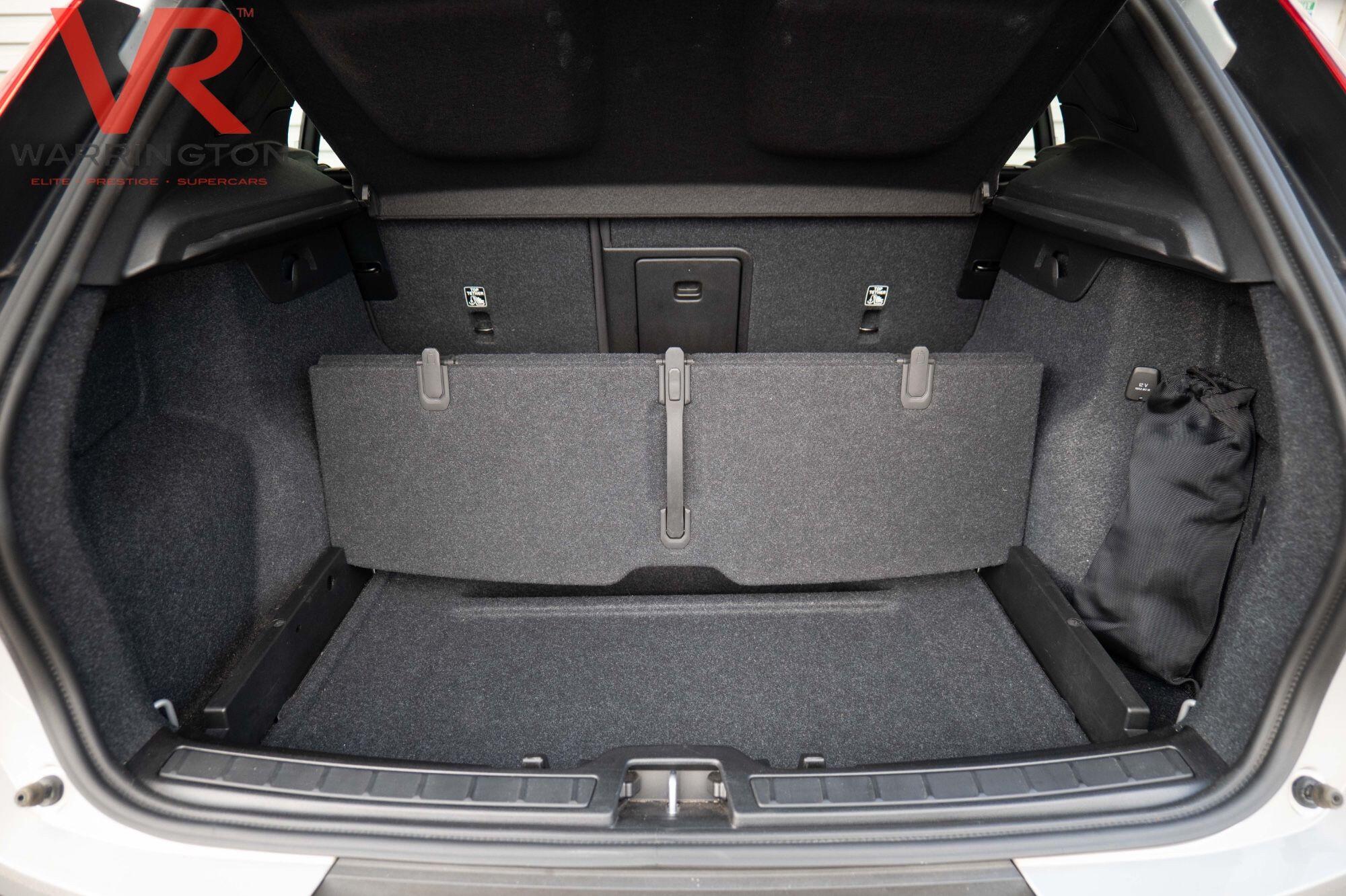Volvo XC40 view 17