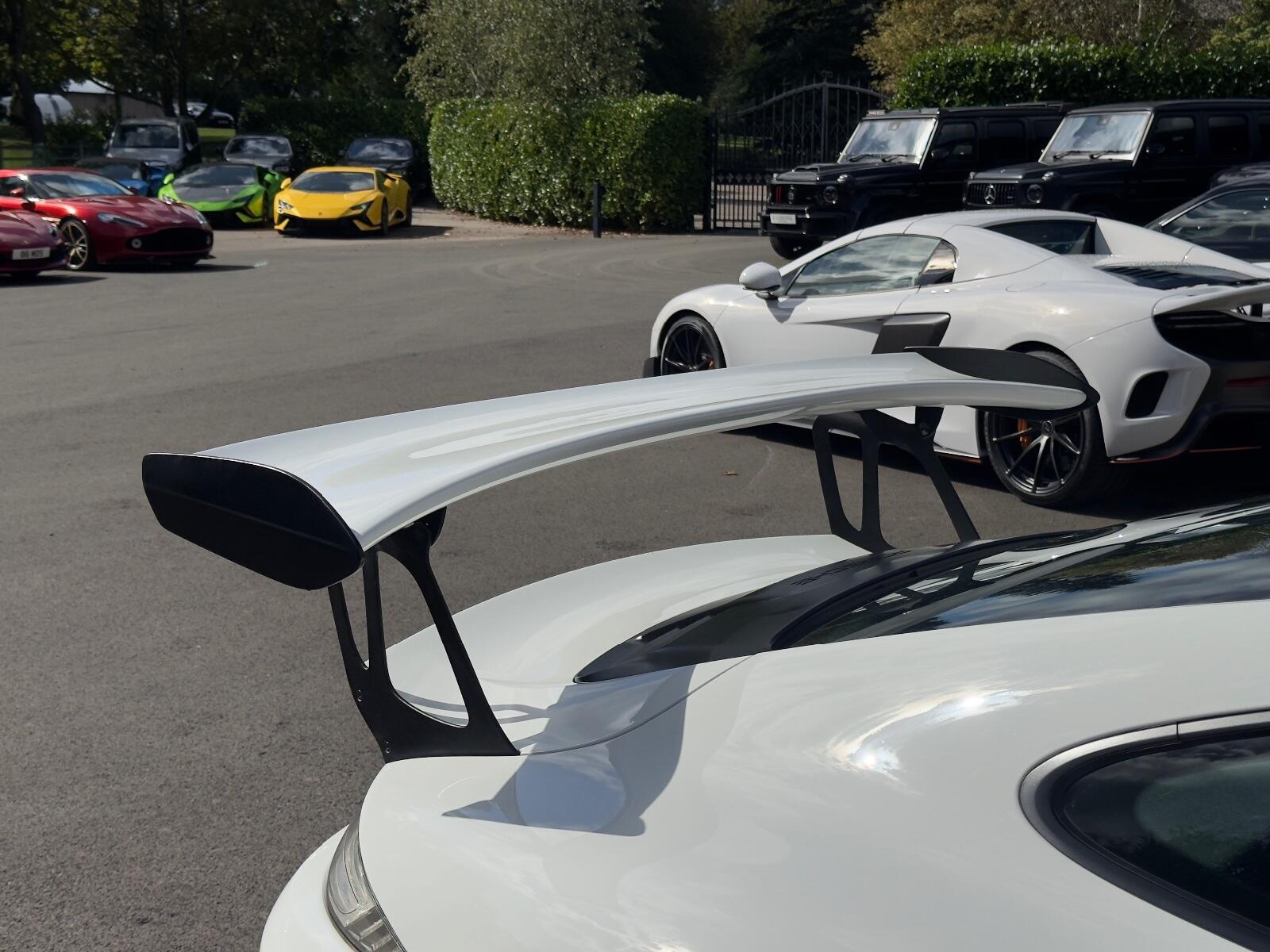 Porsche 911 view 8