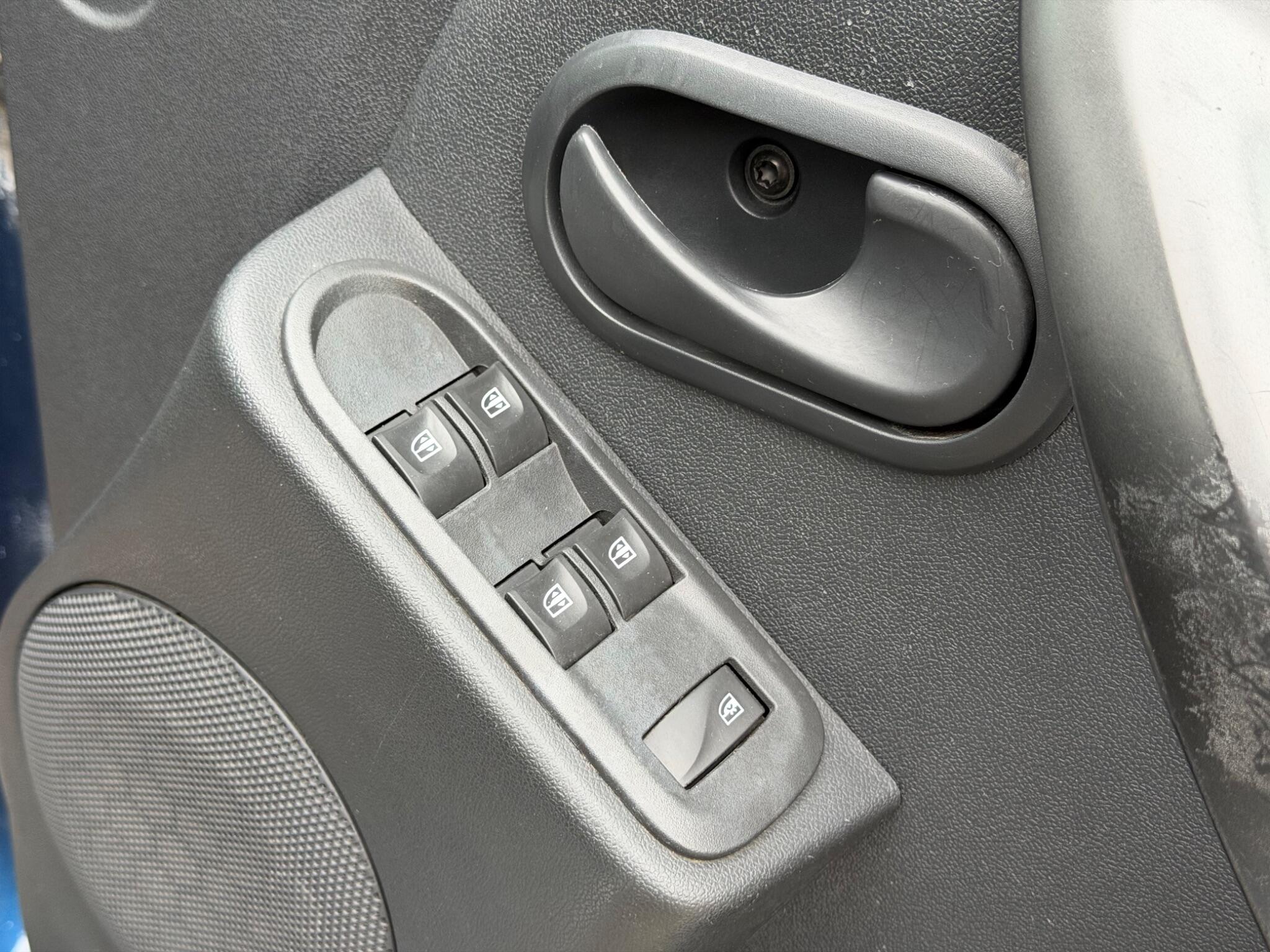 Dacia Duster view 18