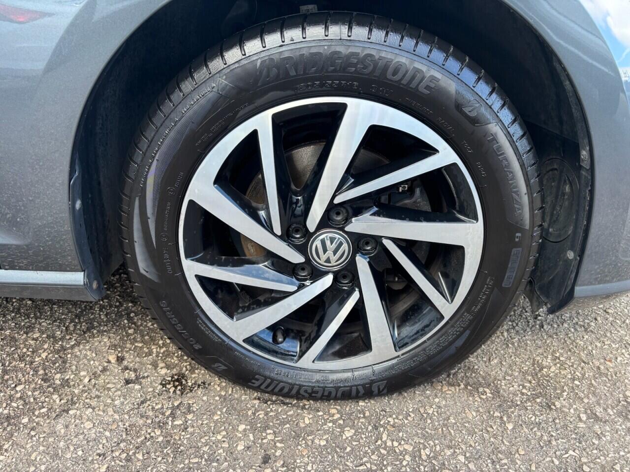 Volkswagen Golf view 16