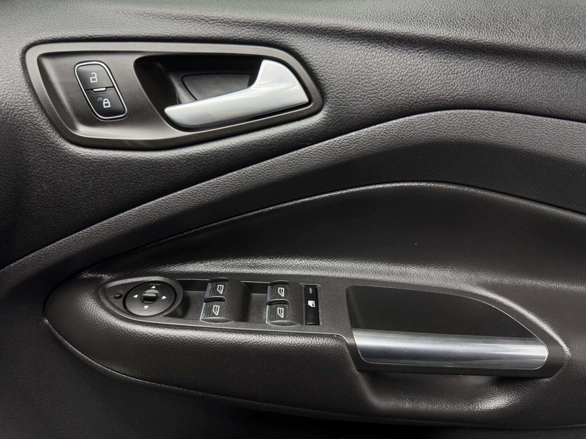 Ford Kuga view 19
