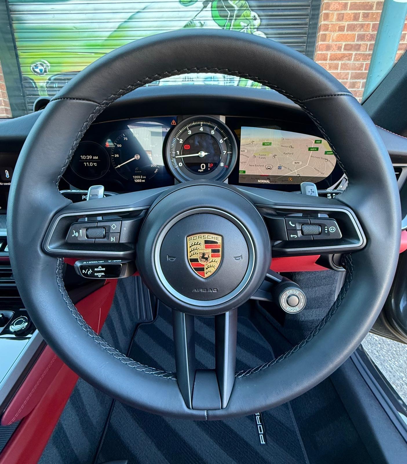 Porsche 911 view 34
