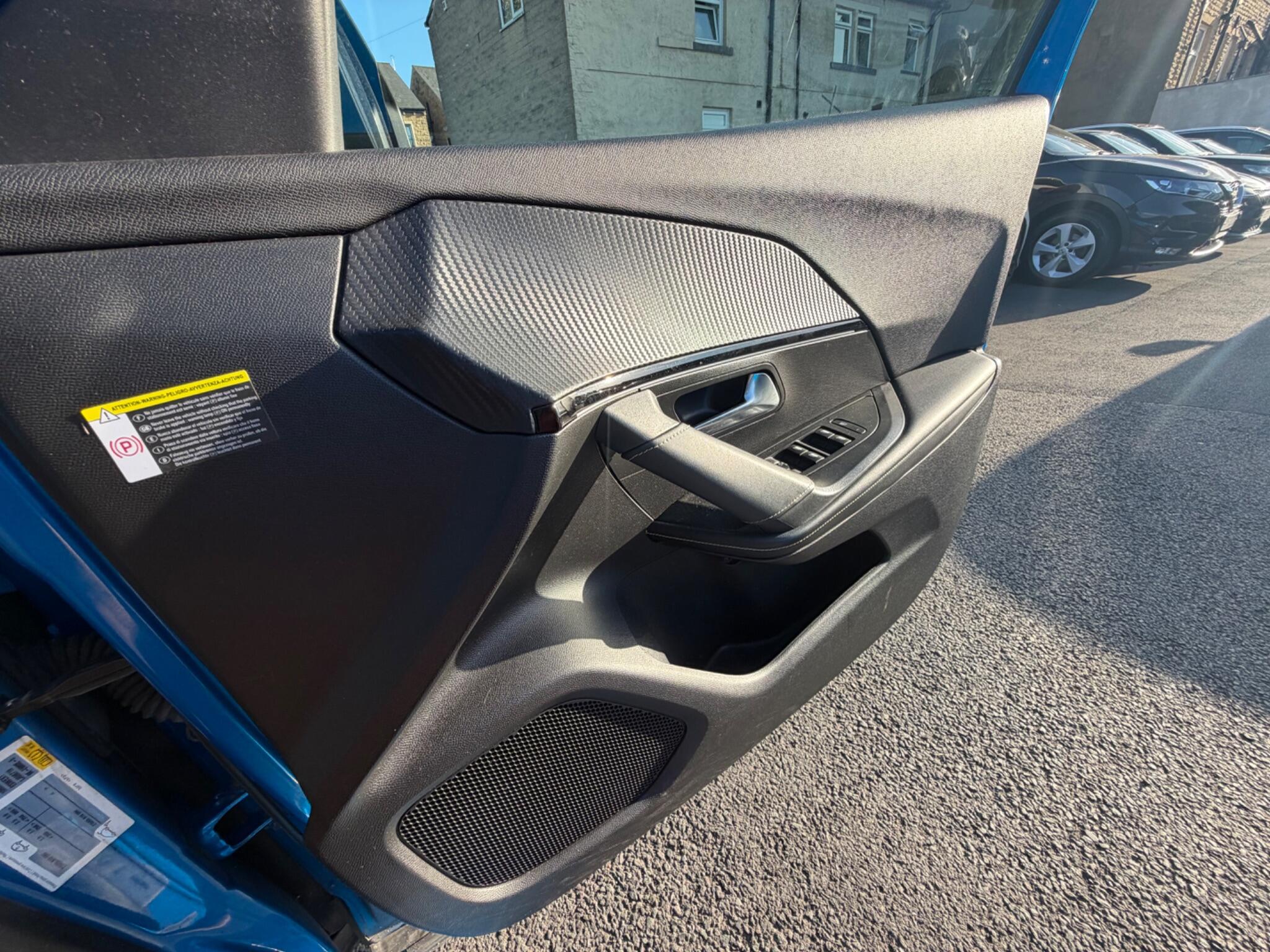 Peugeot e-2008 view 10