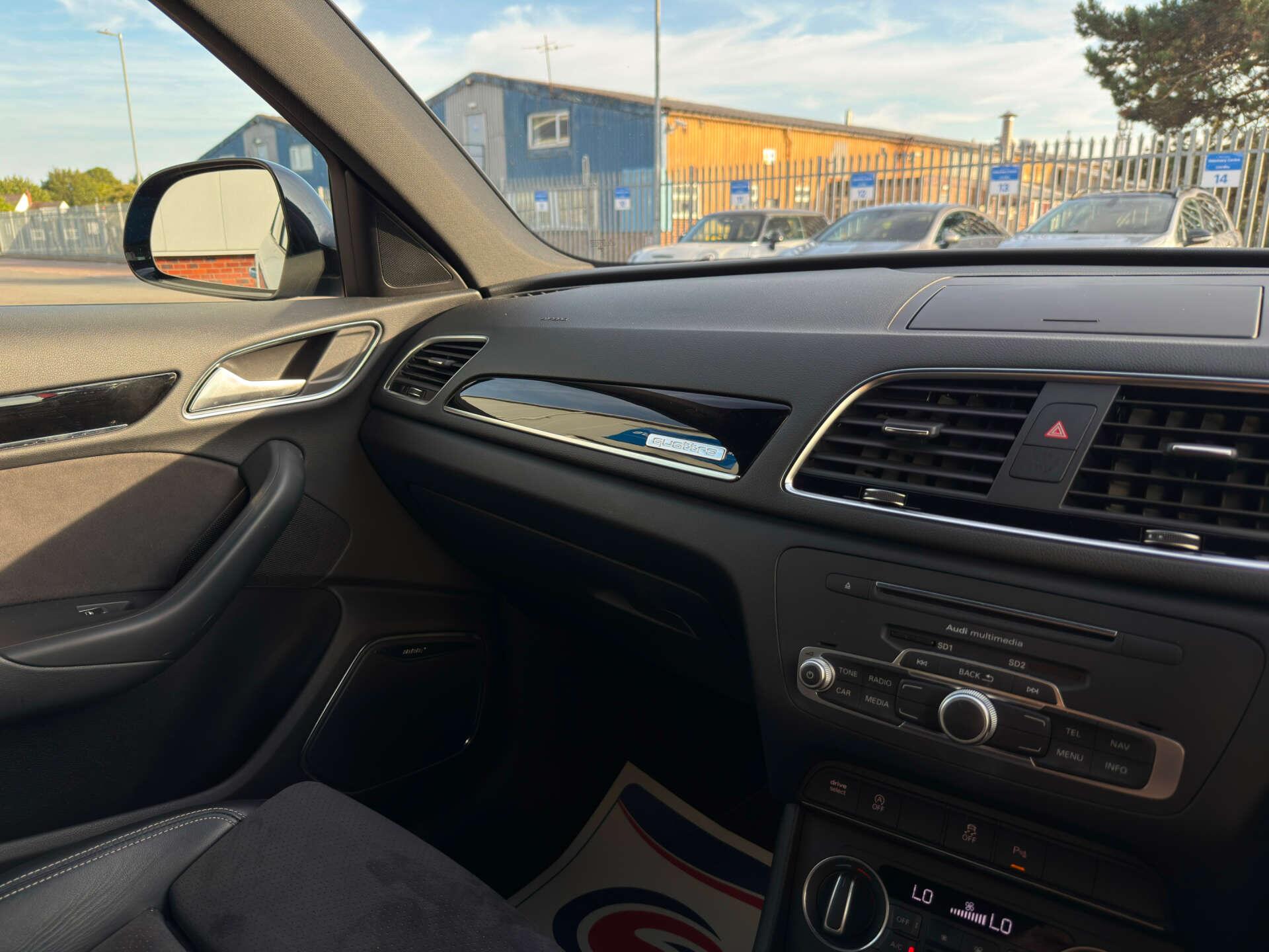 Audi Q3 view 57