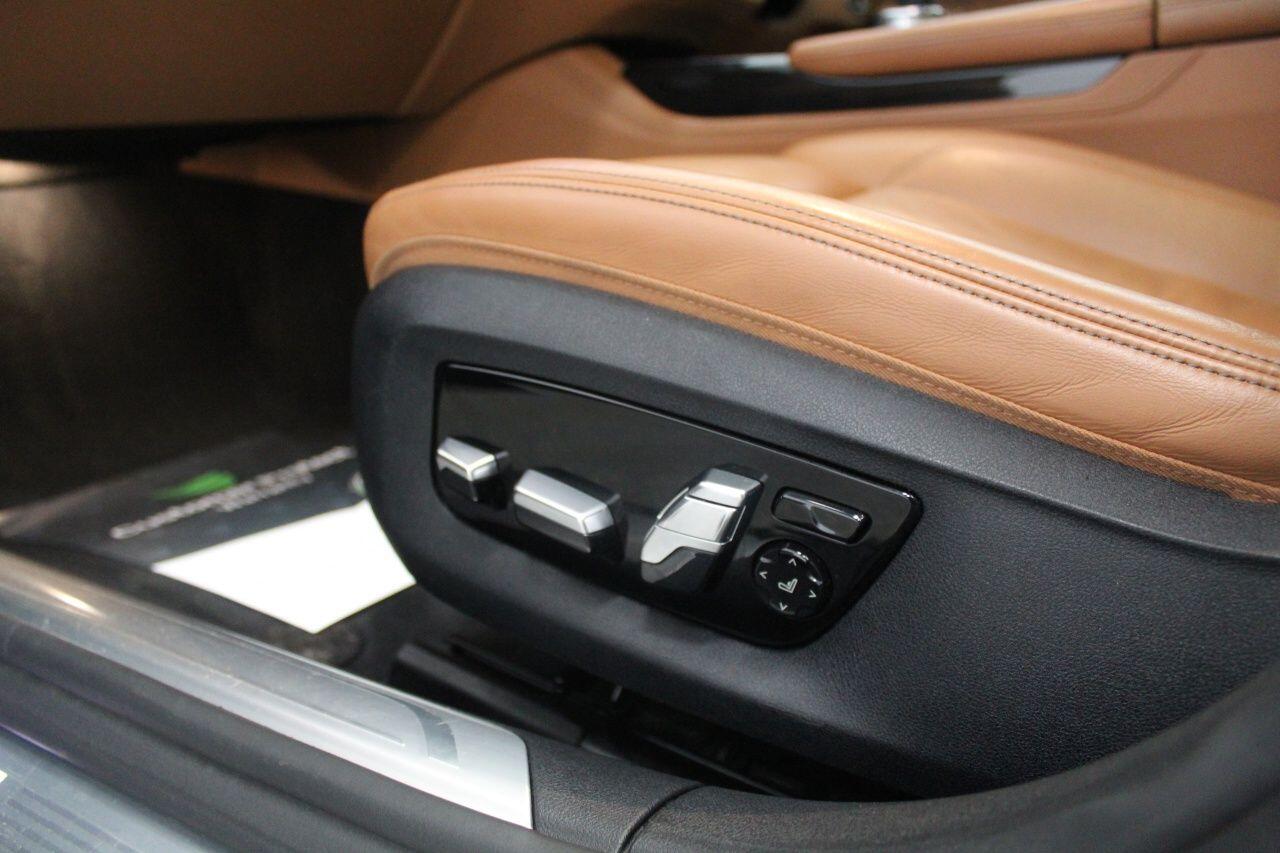 BMW 7 Series view 37