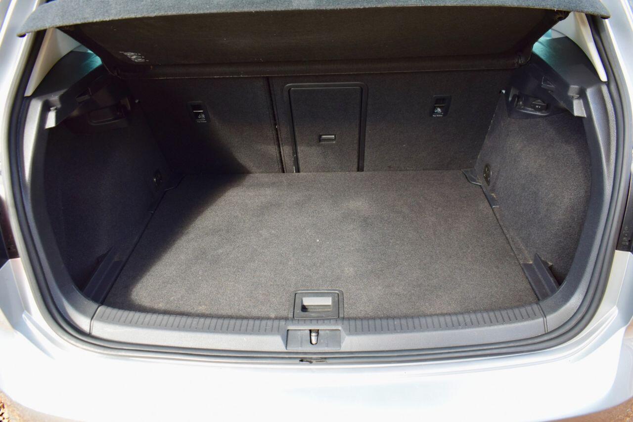 Volkswagen Golf view 12