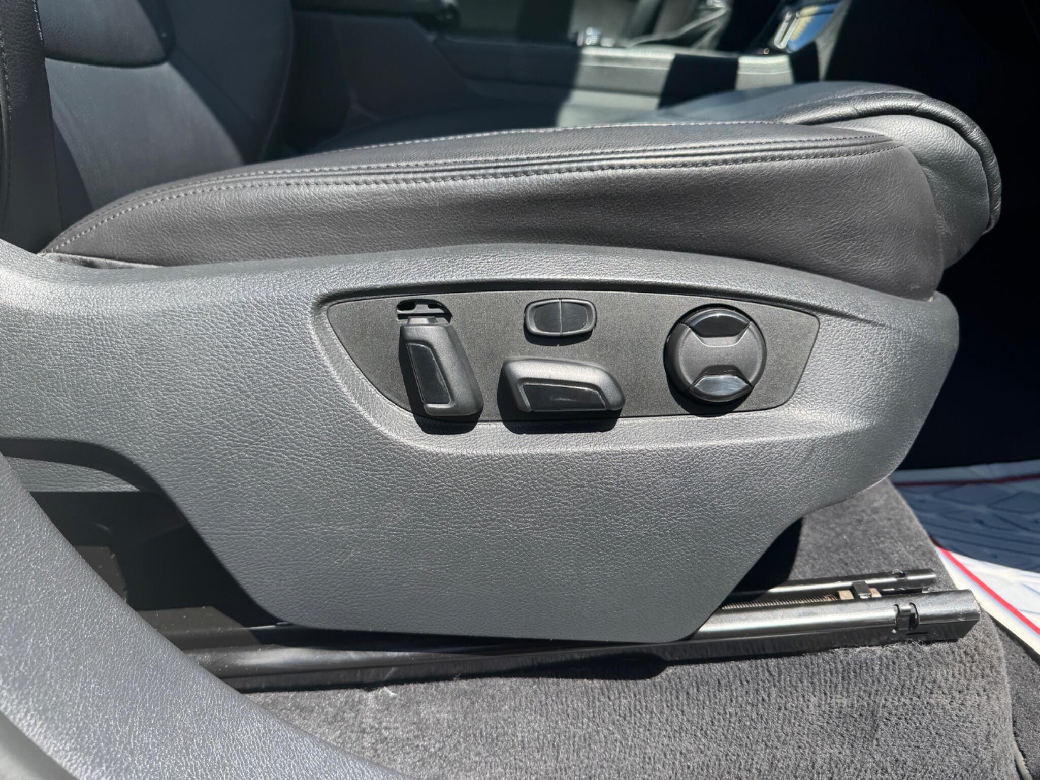 Volkswagen Touareg view 24
