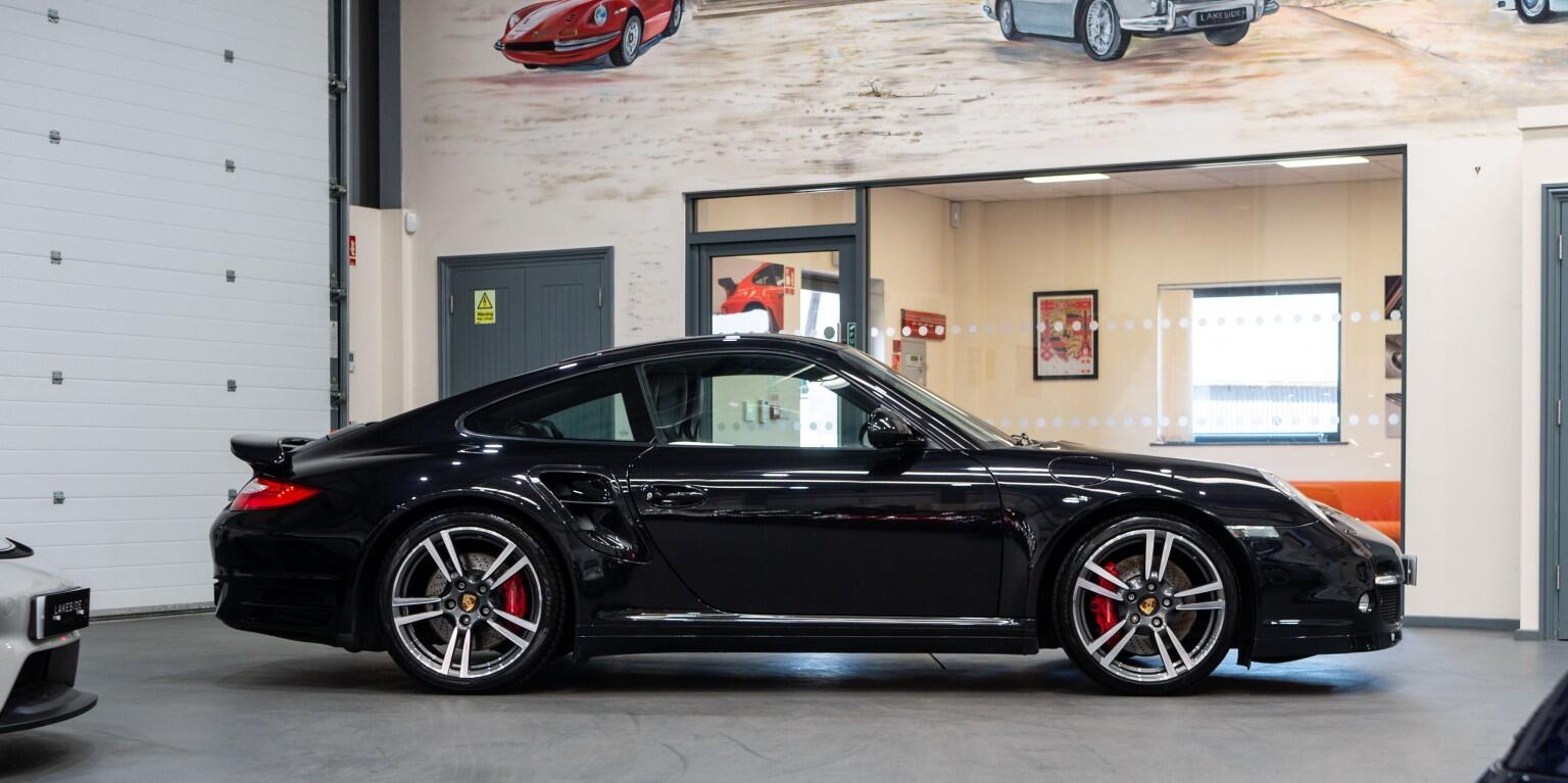 Porsche 911 view 12