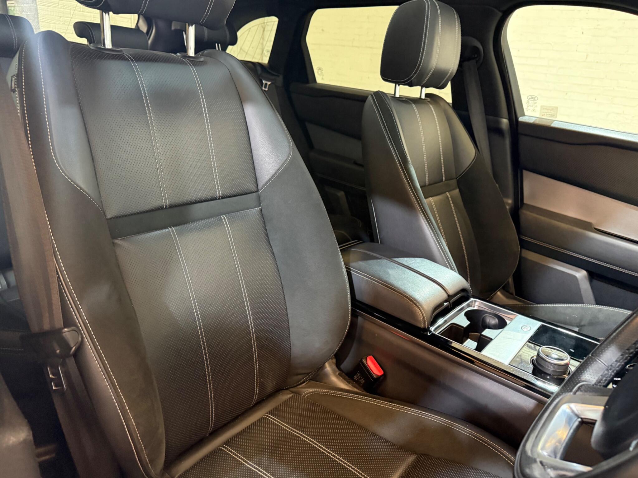 Land Rover Range Rover Velar view 39