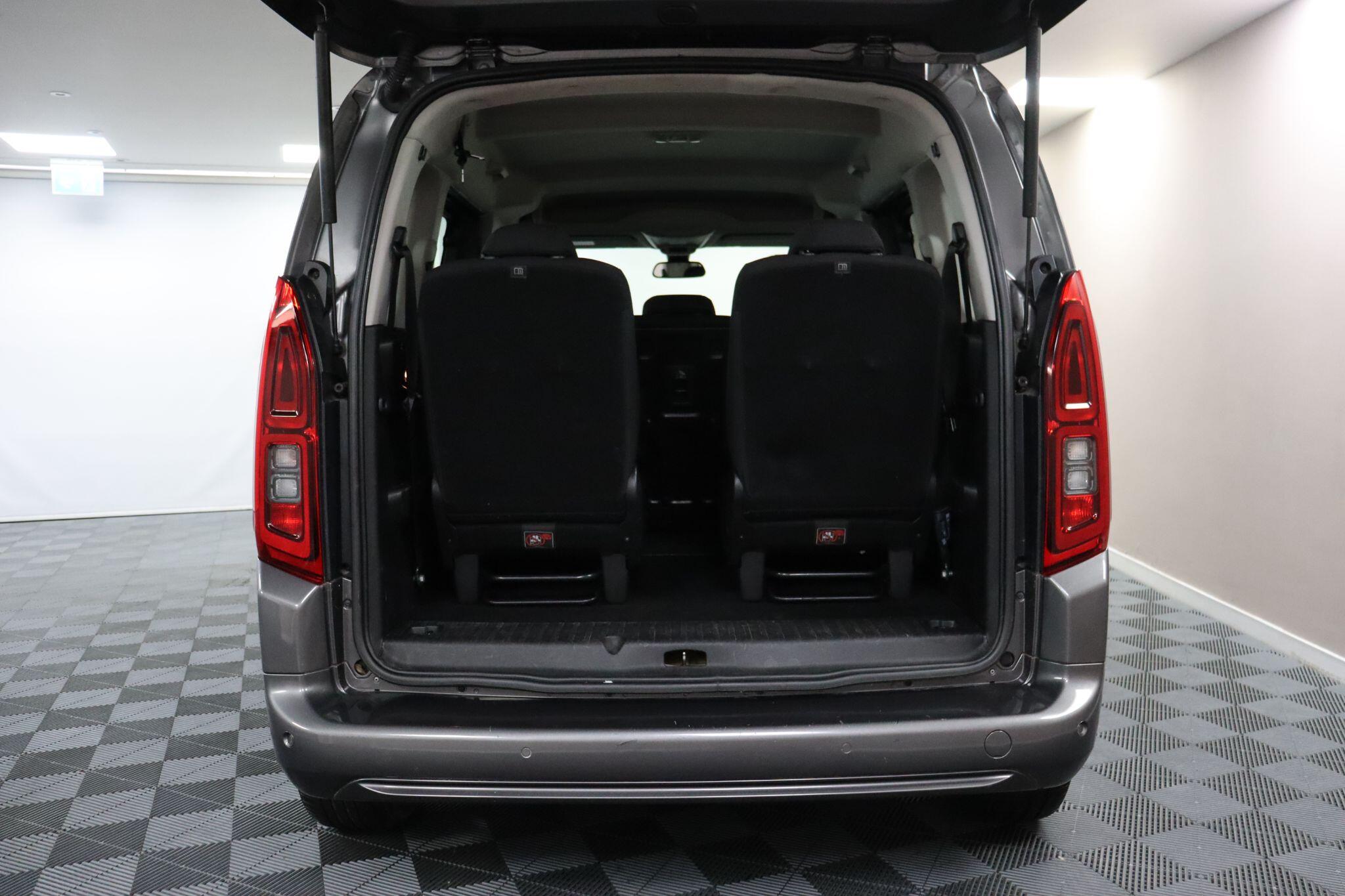 Vauxhall Combo Life view 14