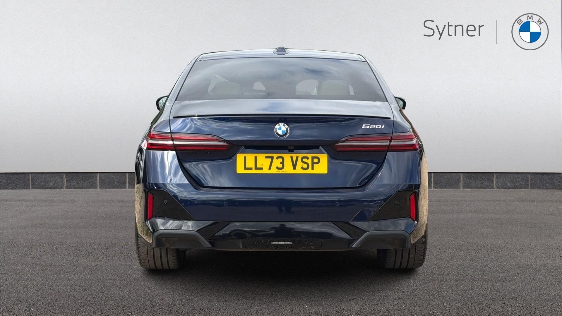 BMW 5 Series view 15