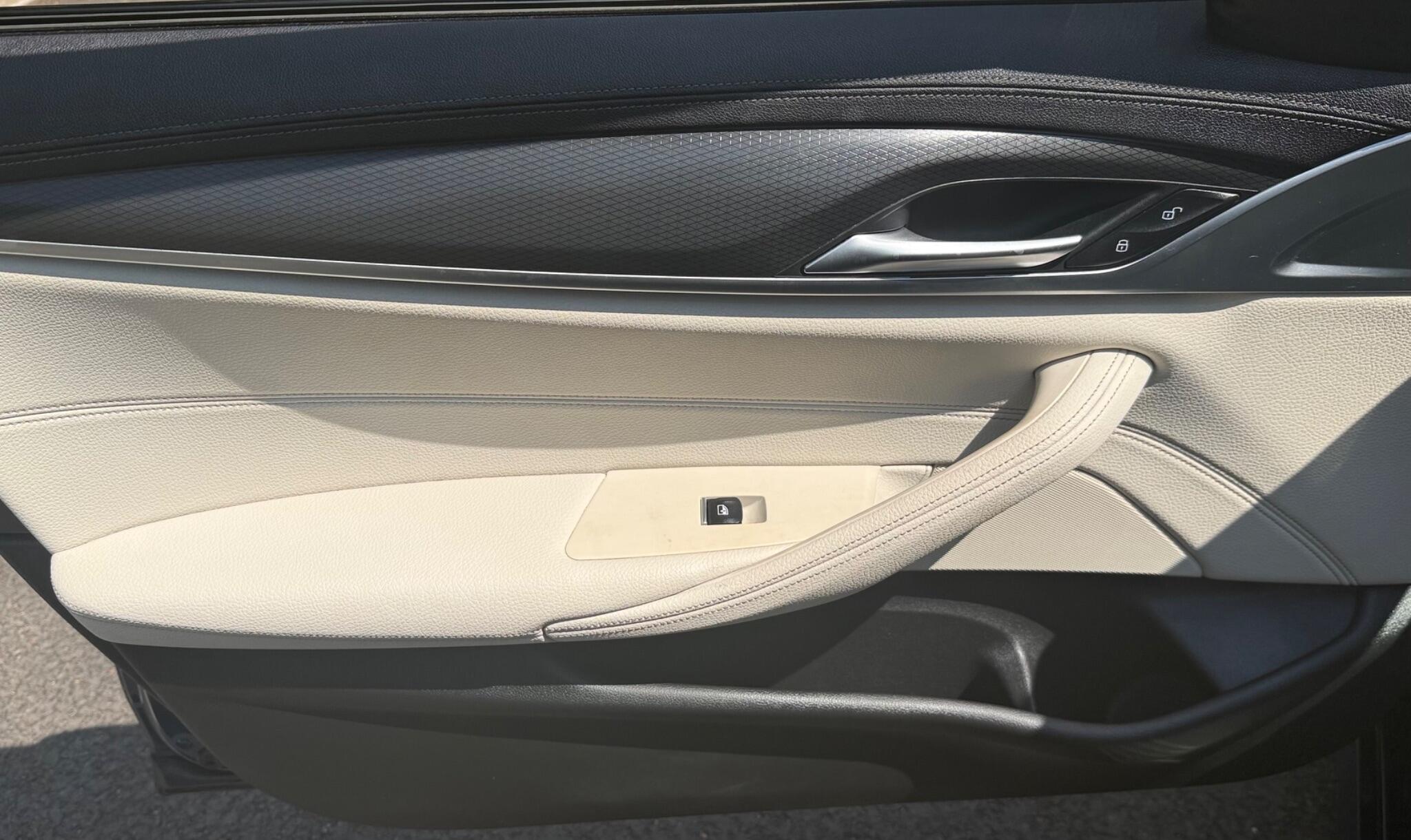 BMW 5 Series view 22