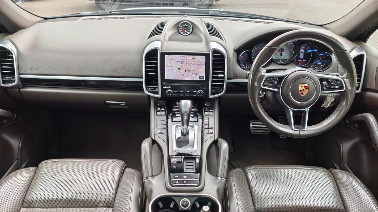 Porsche Cayenne view 11