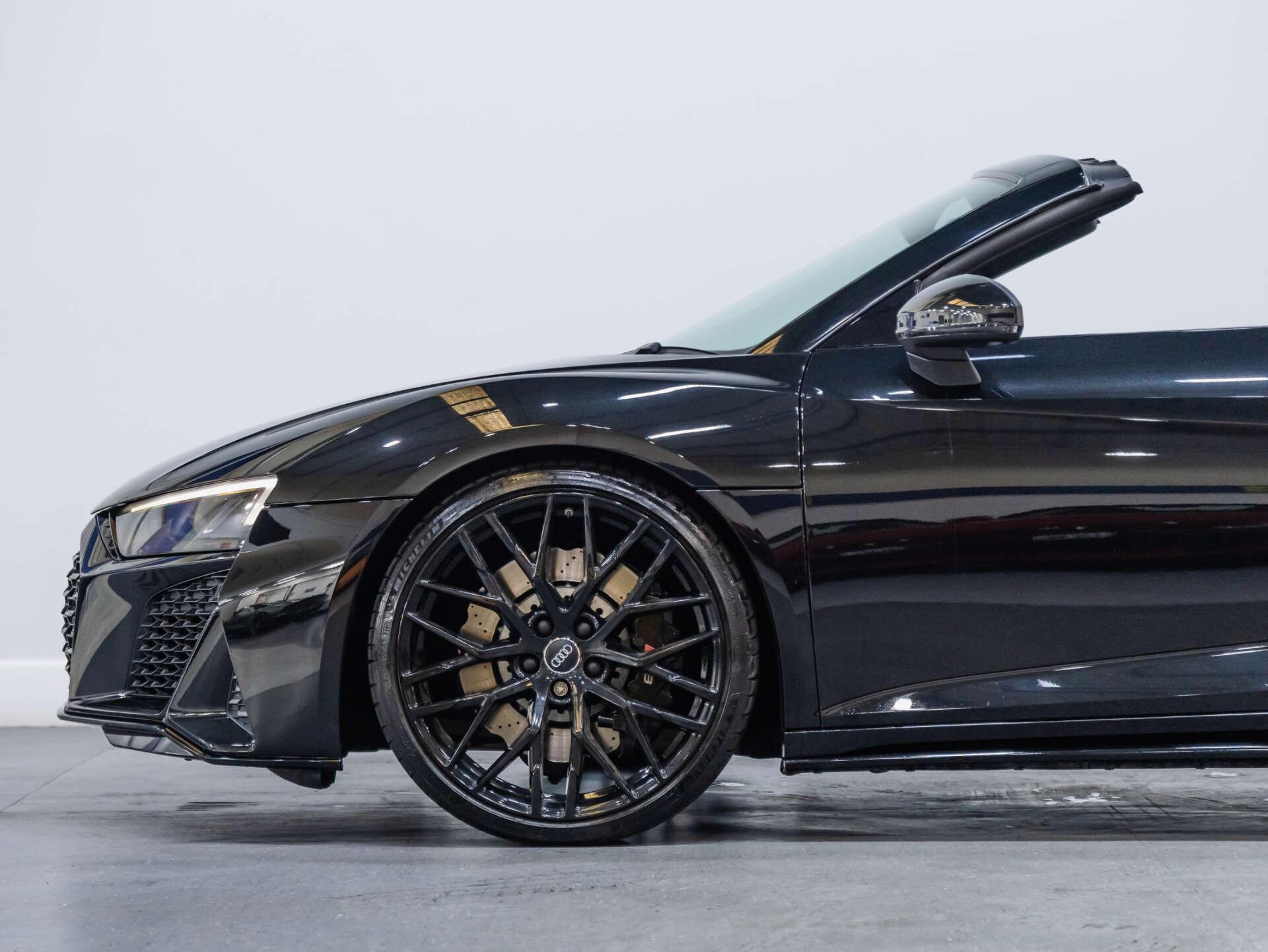 Audi R8 view 30