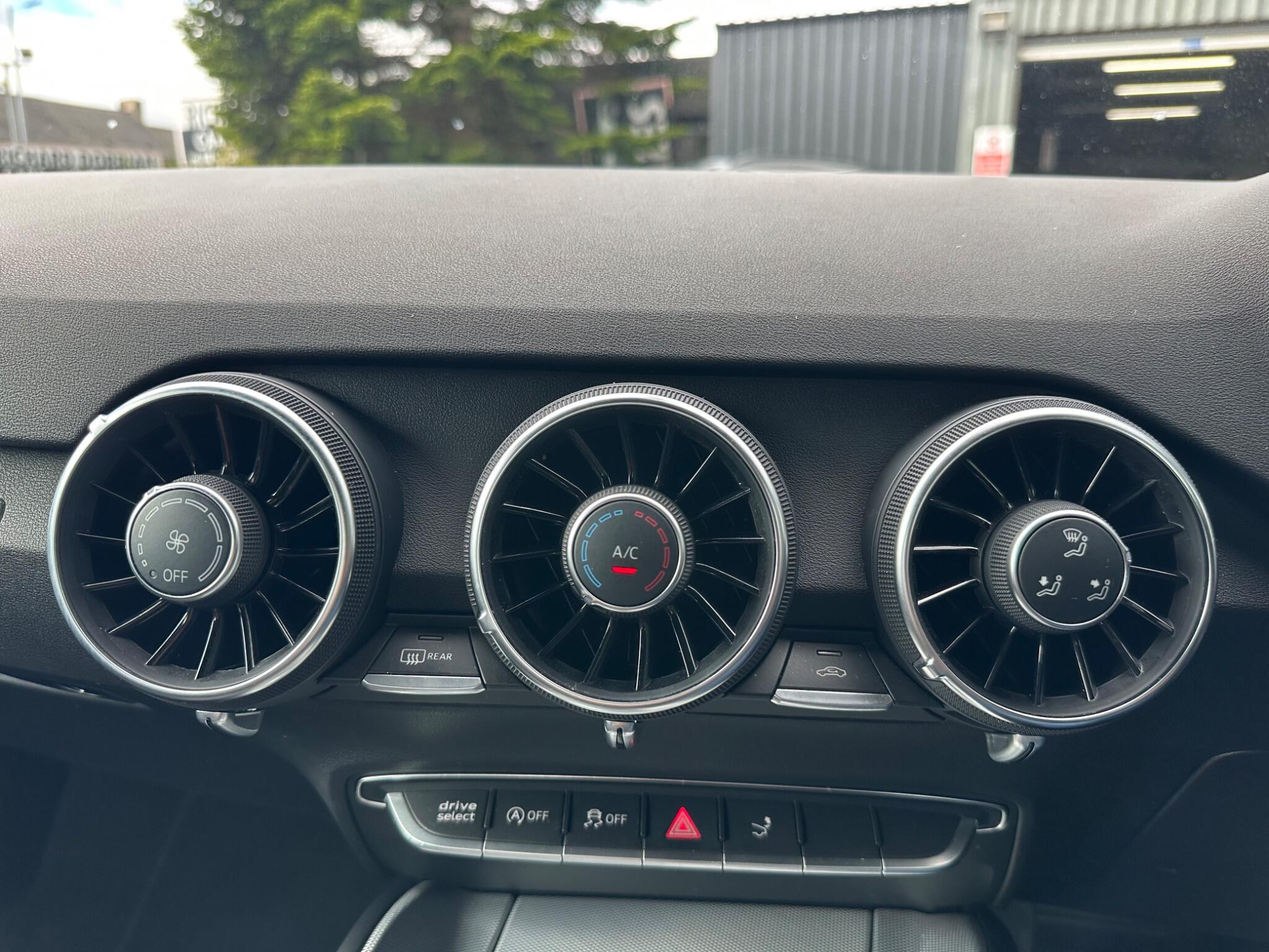 Audi TT view 7