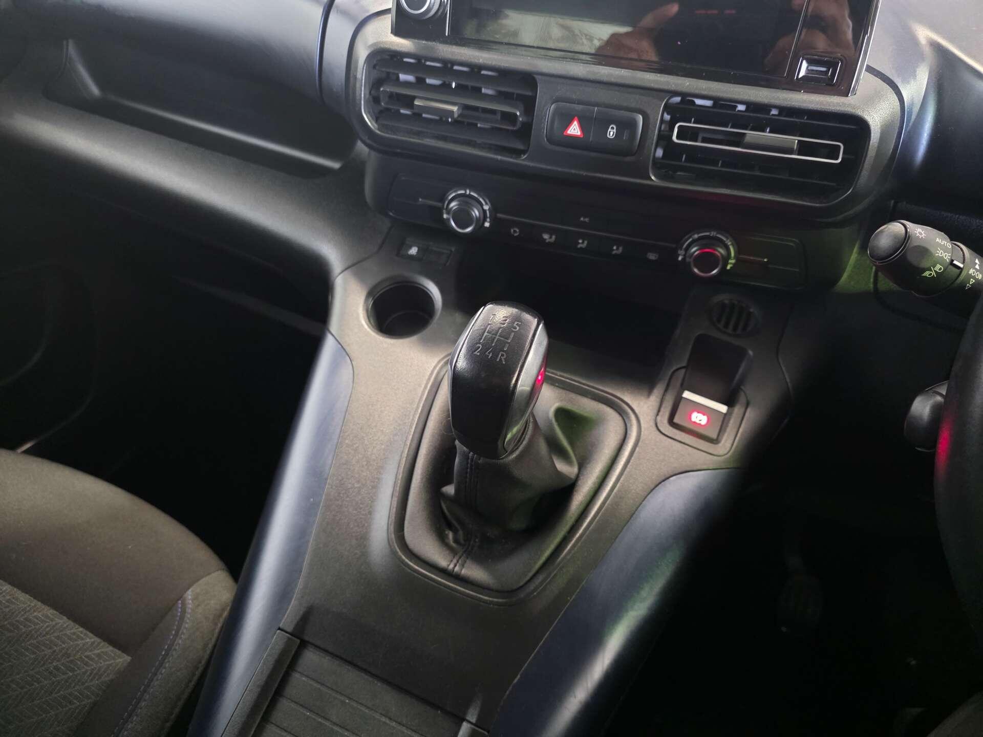 Peugeot Rifter view 29