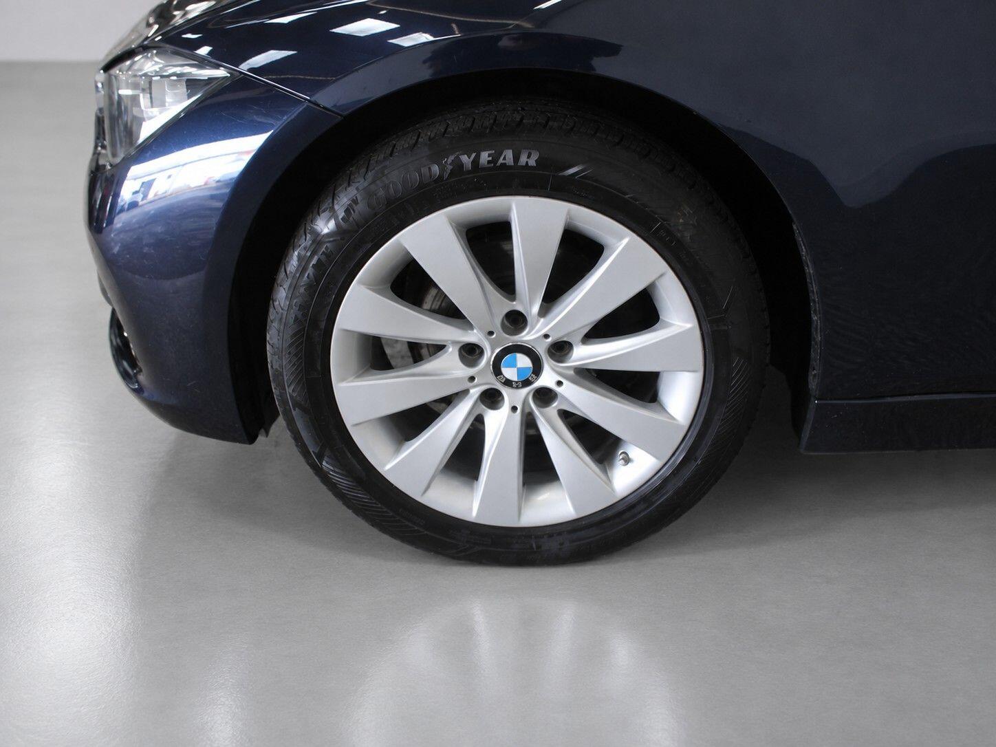BMW 3 Series view 55