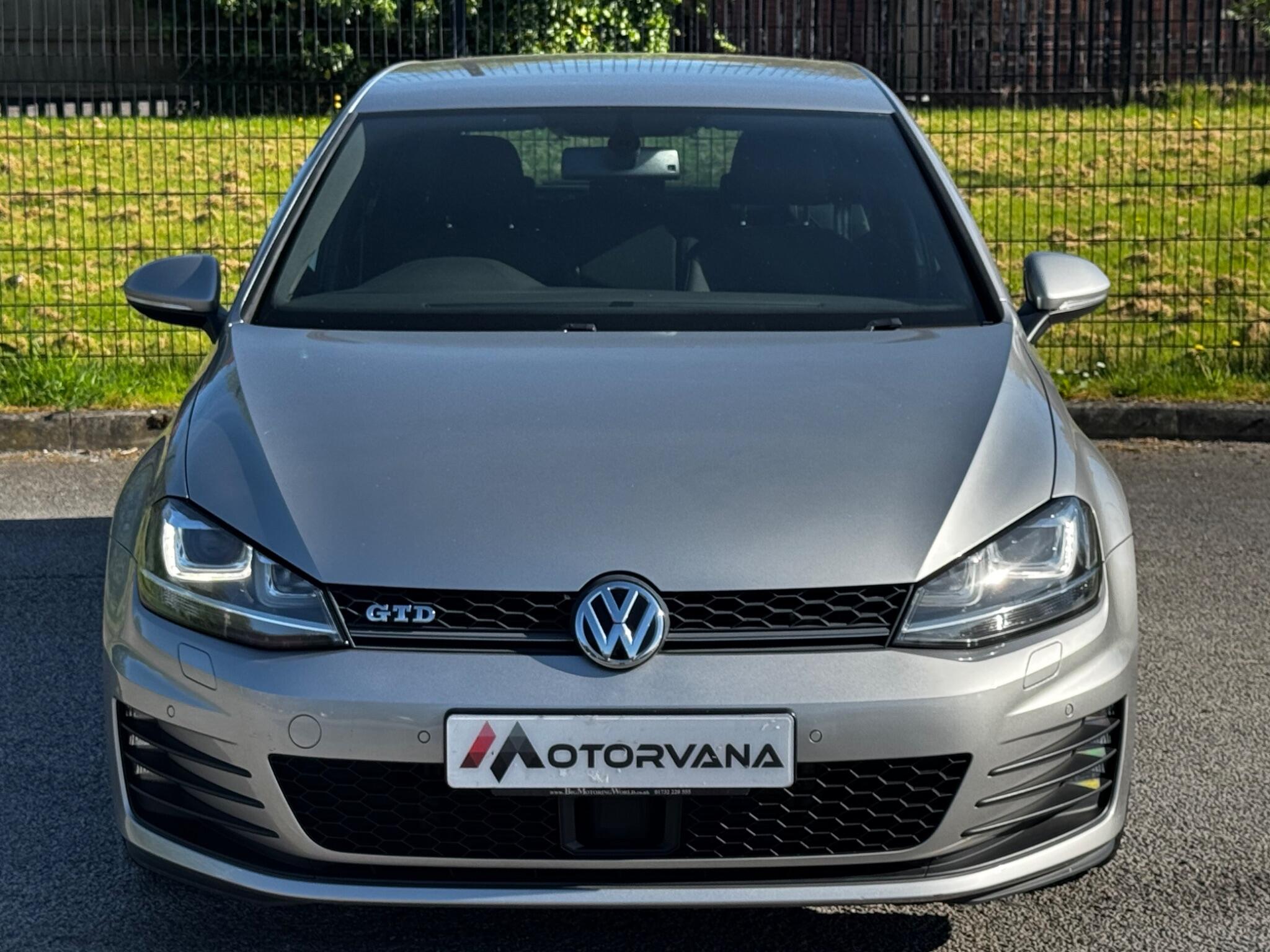 Volkswagen Golf view 2