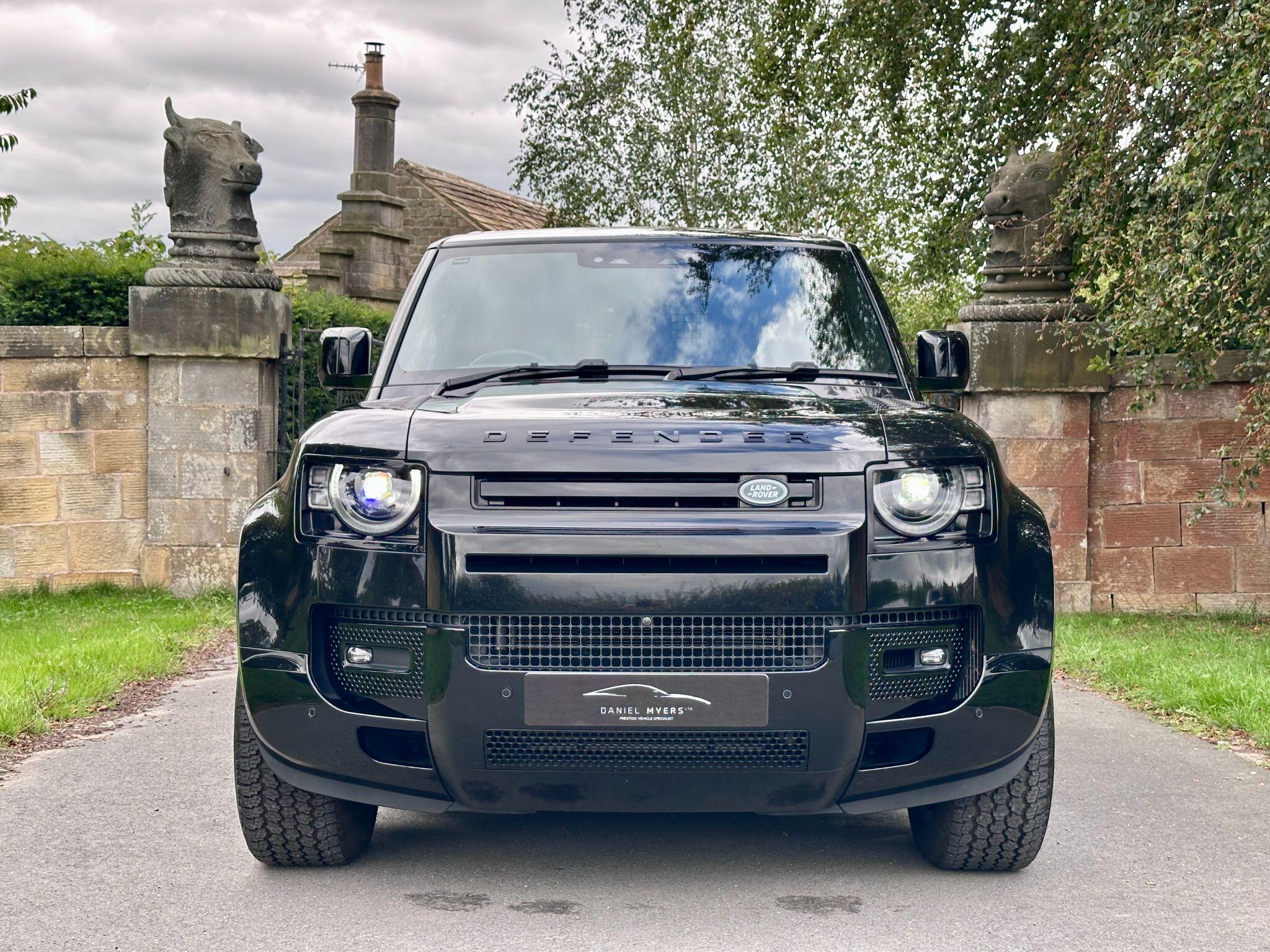 Land Rover Defender 90 view 2