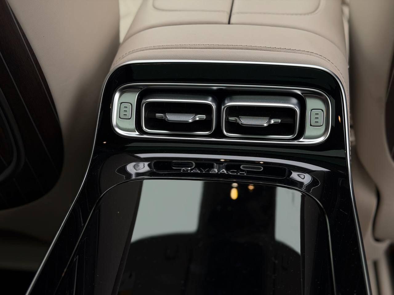Mercedes-Benz S-Class view 30