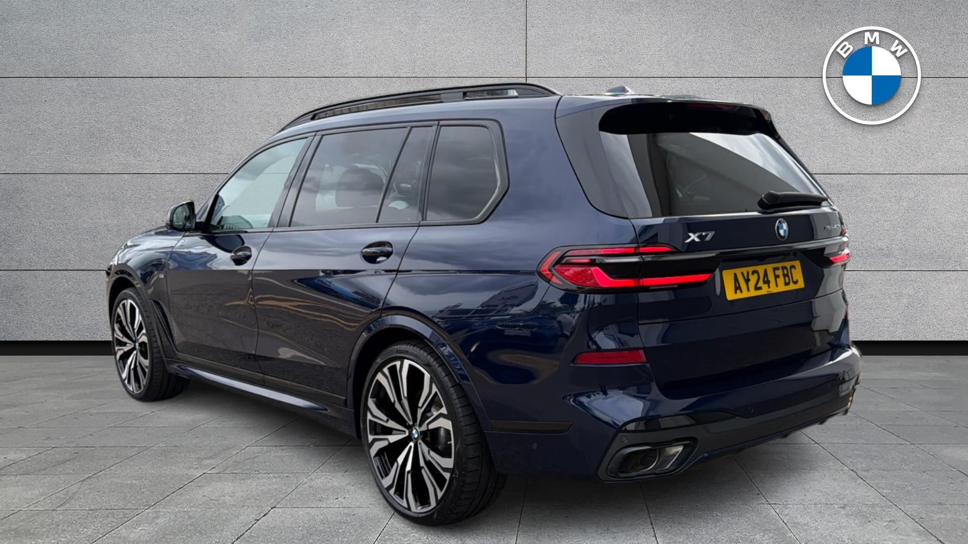 BMW X7 view 2