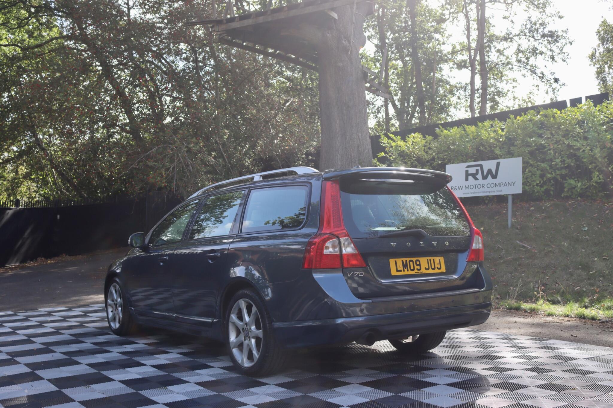 Volvo V70 view 16
