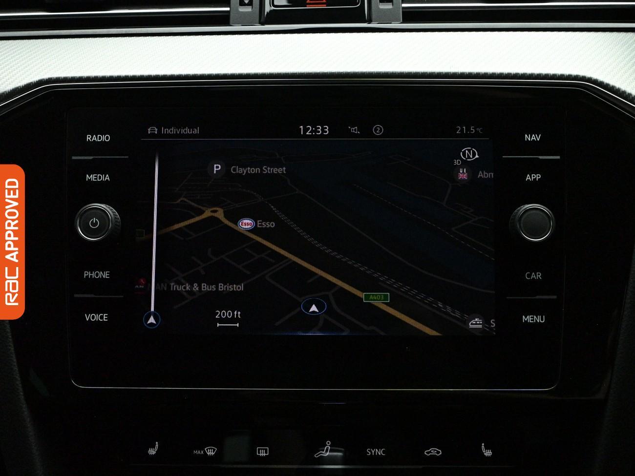 Volkswagen Passat view 3