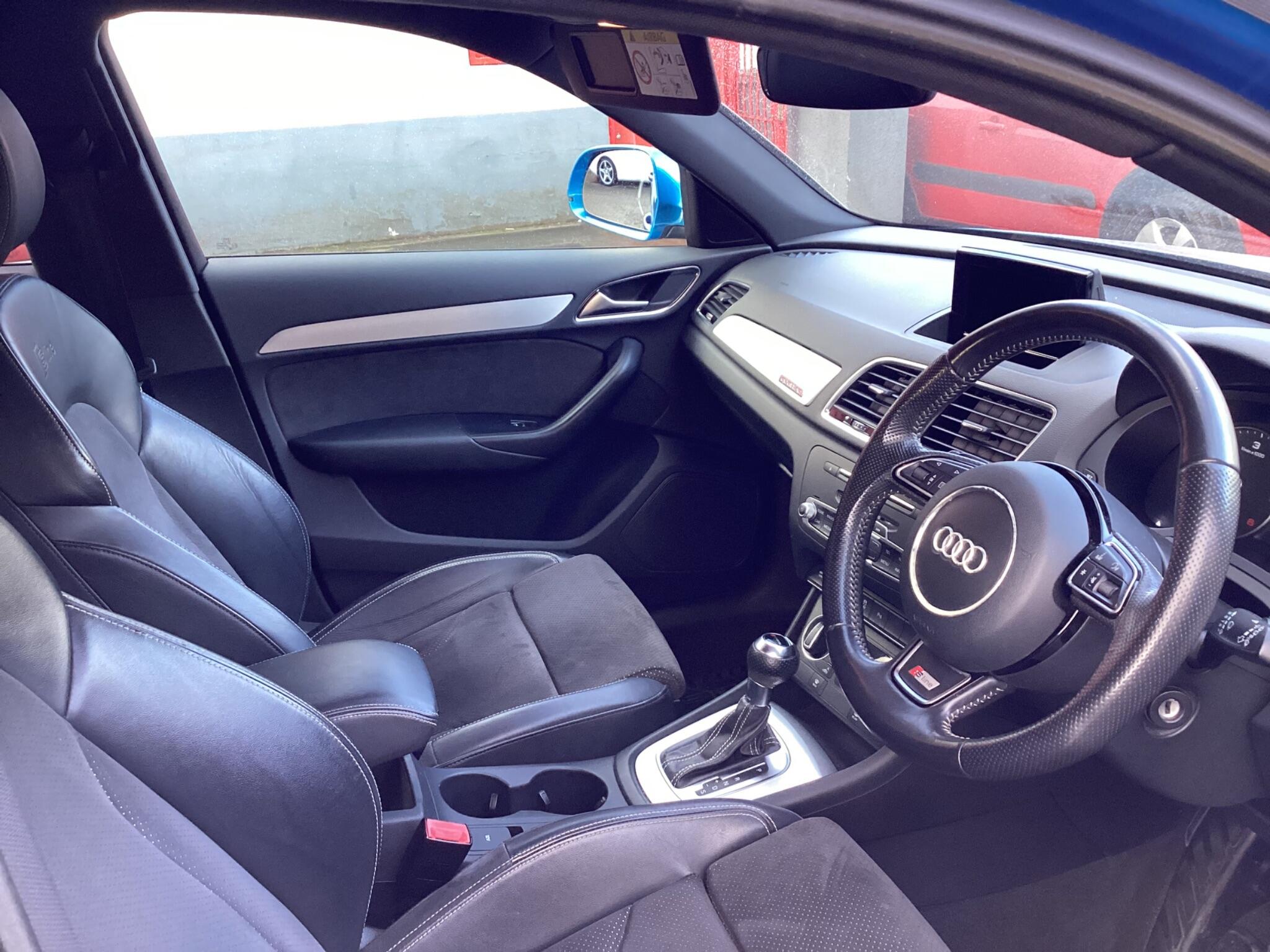 Audi Q3 view 11