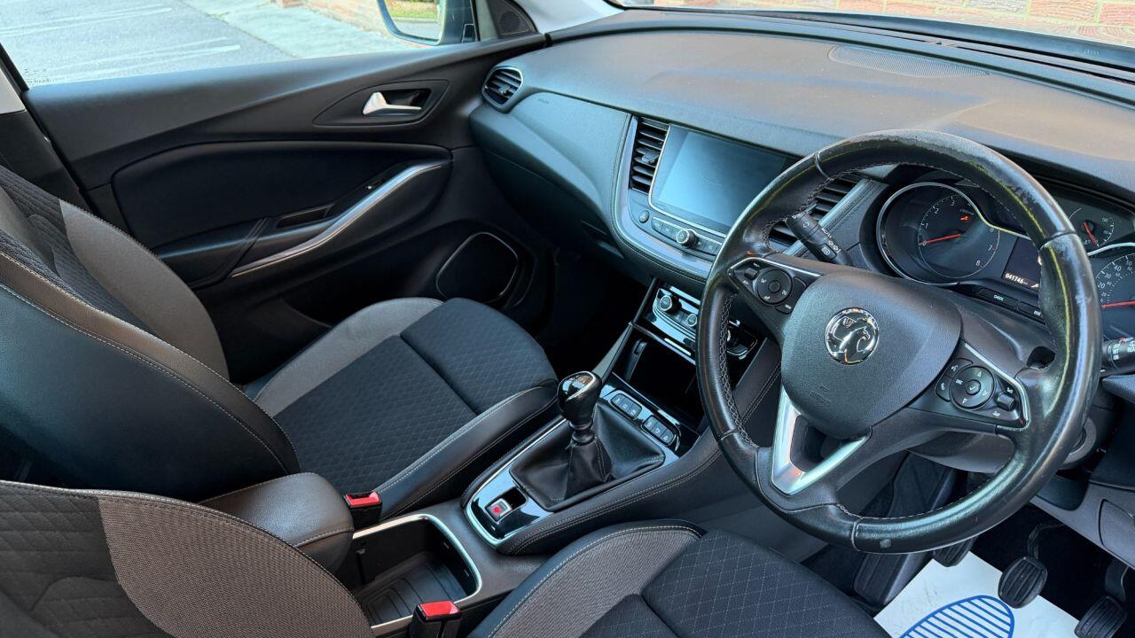 Vauxhall Grandland X view 10