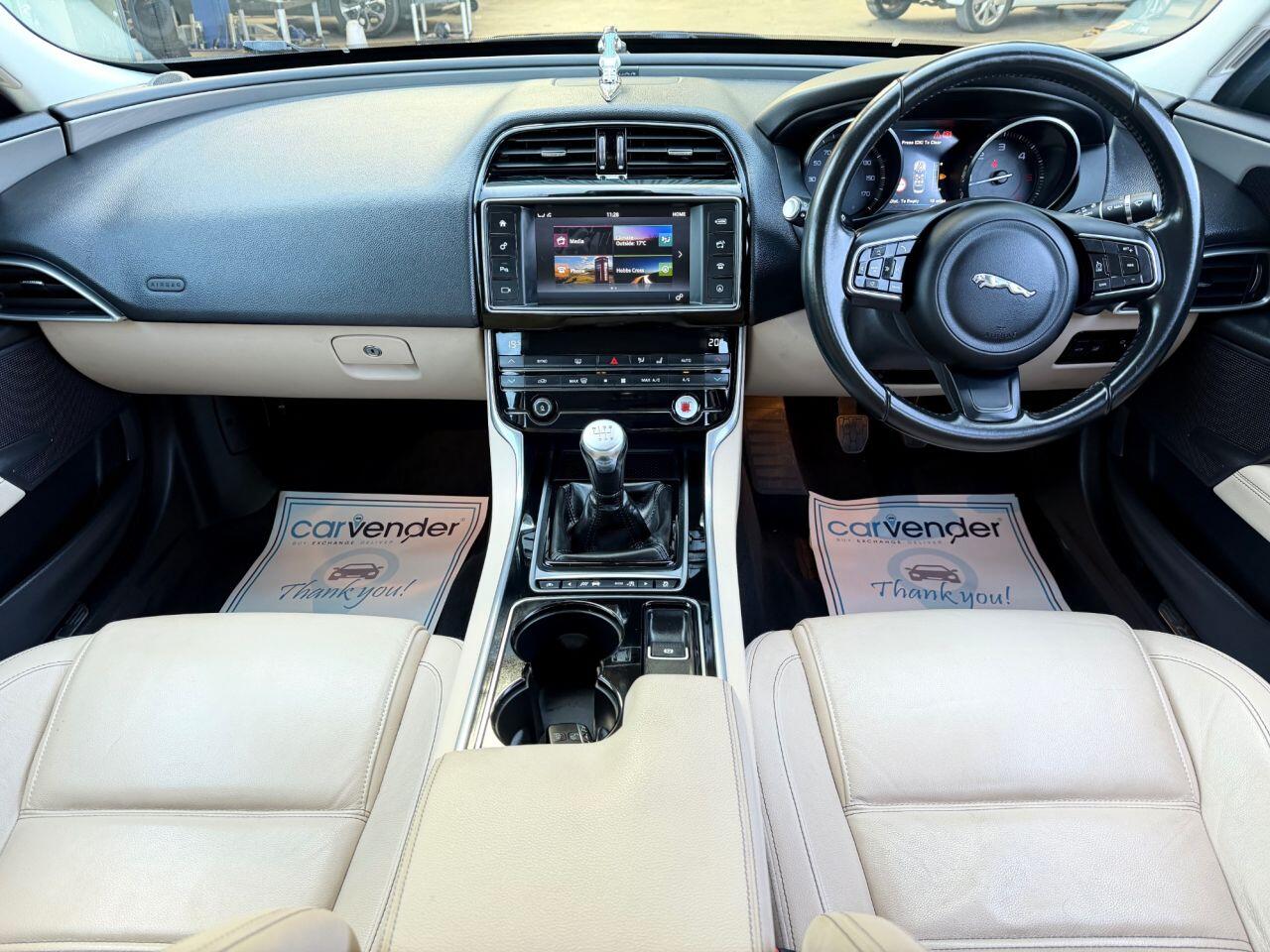 Jaguar Xe view 3