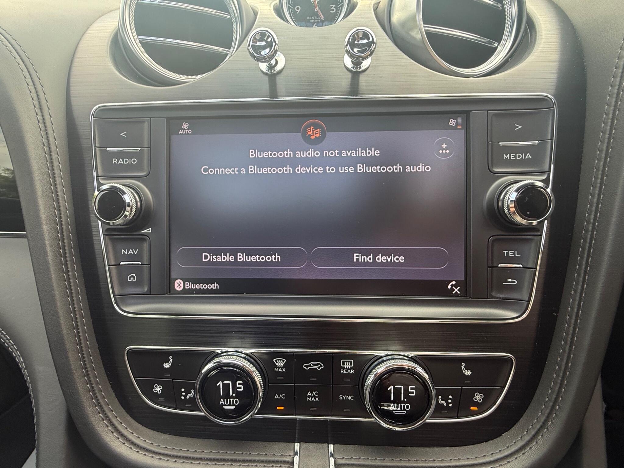 Bentley Bentayga view 25