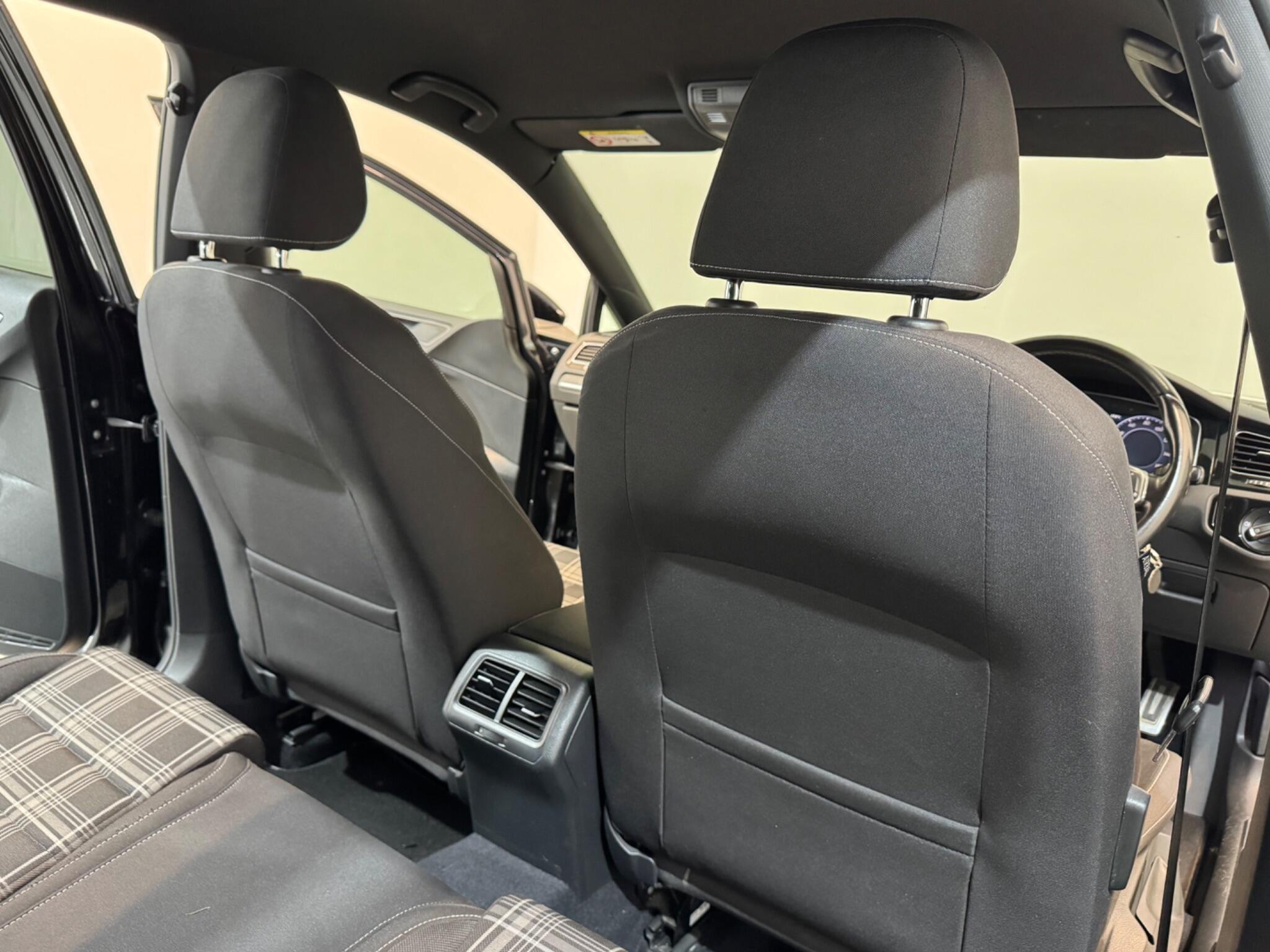 Volkswagen Golf view 50