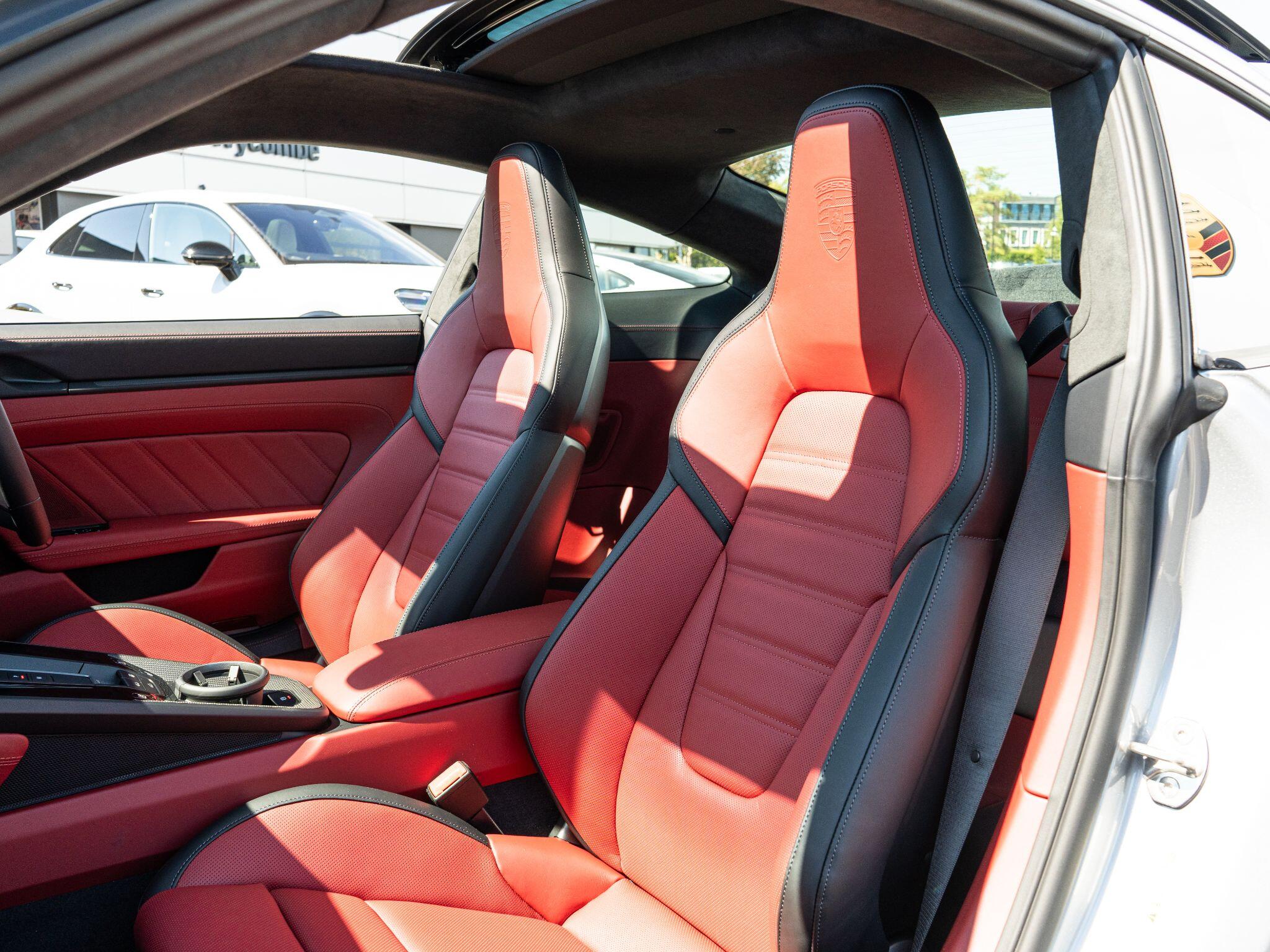Porsche 911 view 36