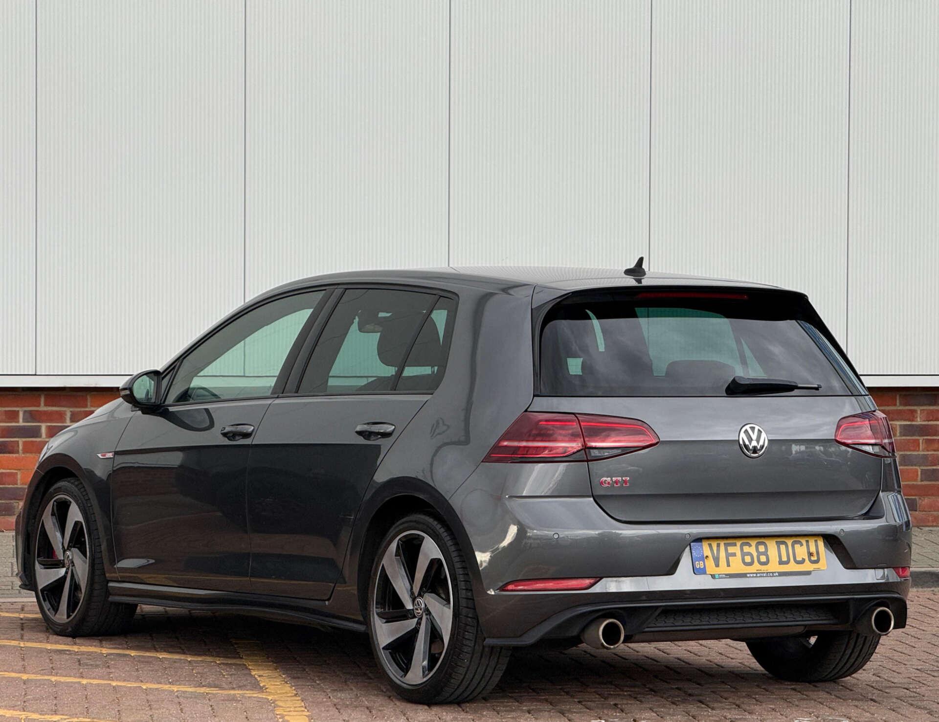 Volkswagen Golf view 4