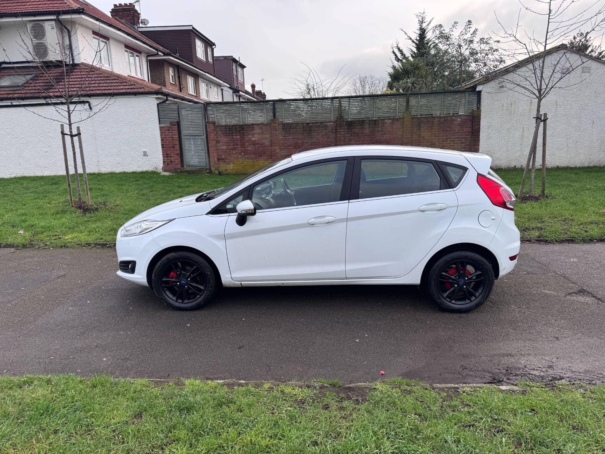 2016 Ford Fiesta image 12