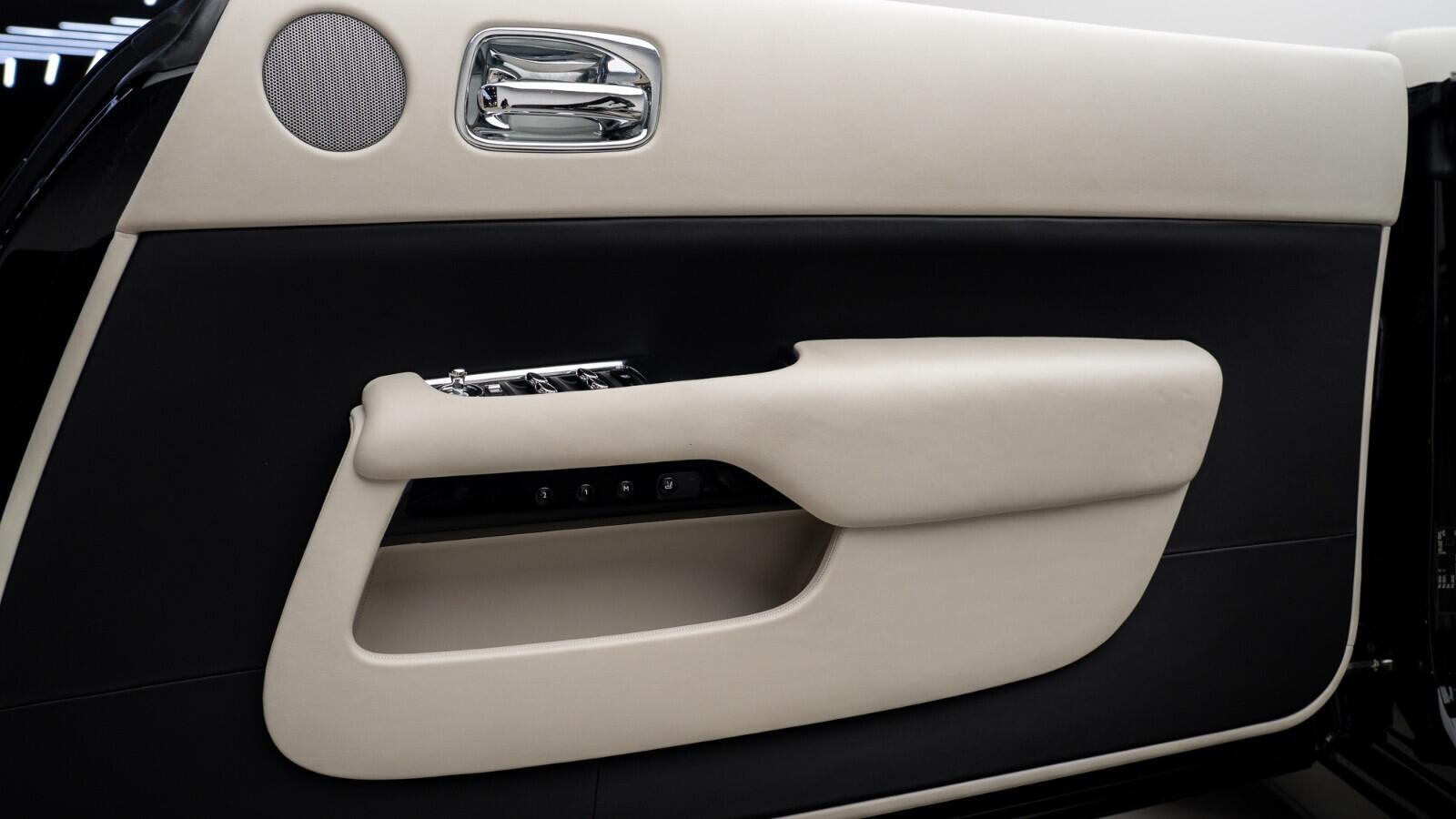 Rolls-Royce Dawn view 24