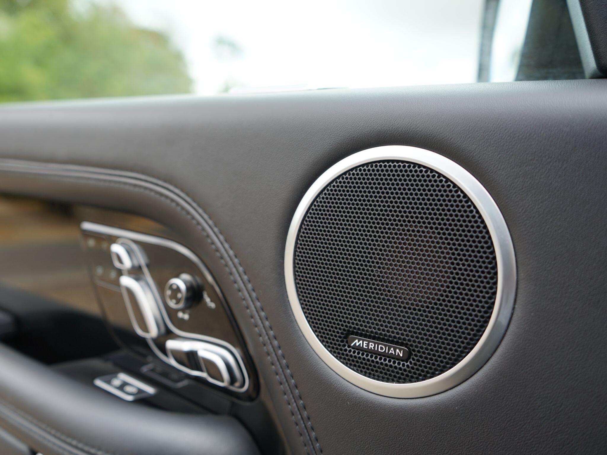 Land Rover Range Rover view 17