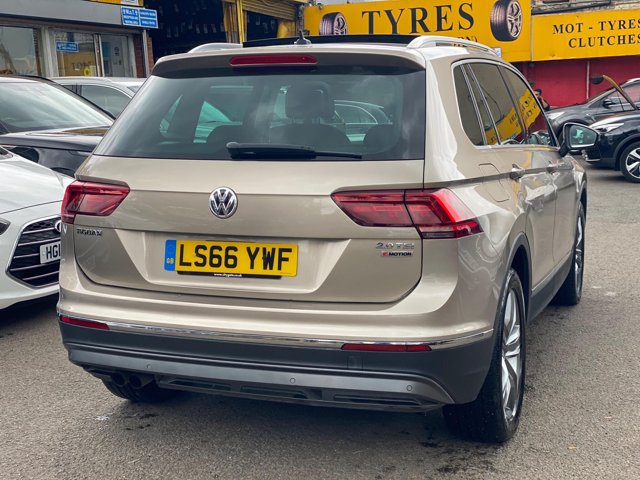 Volkswagen Tiguan view 11