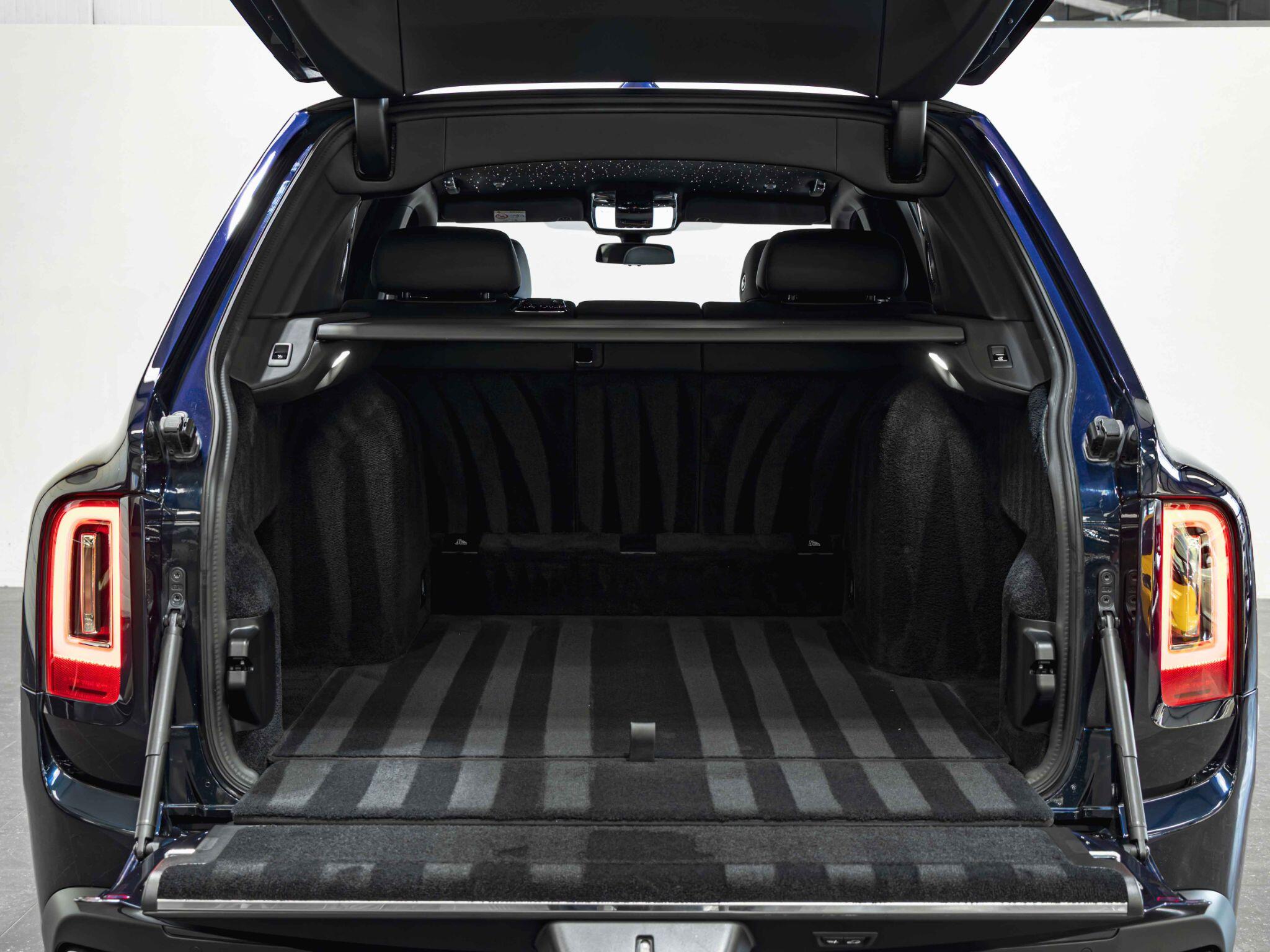 Rolls-Royce Cullinan view 37