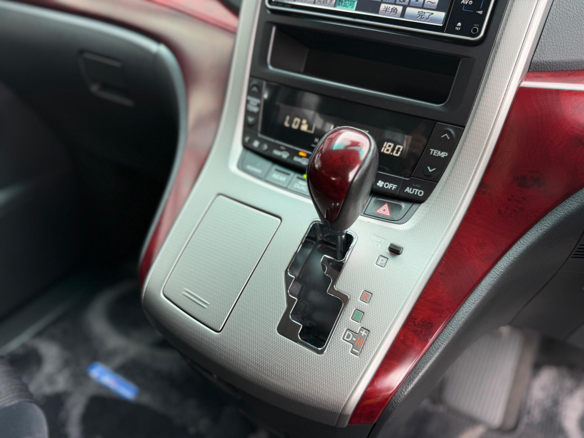 Toyota Vellfire view 76
