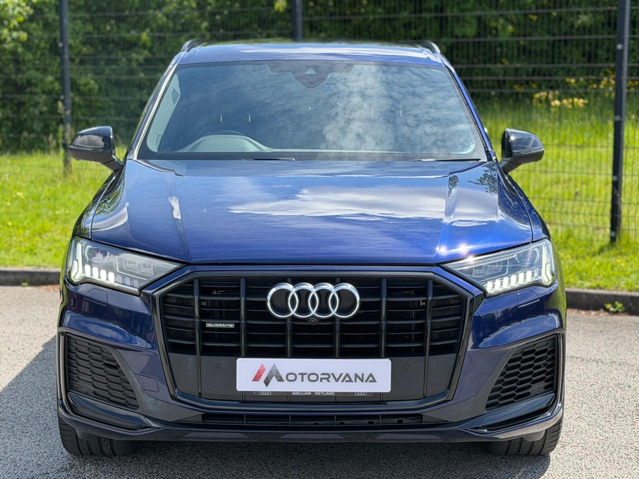 Audi Q7 view 2