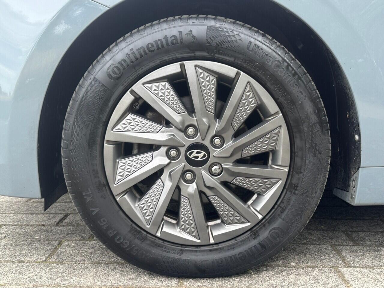 Hyundai Ioniq view 3