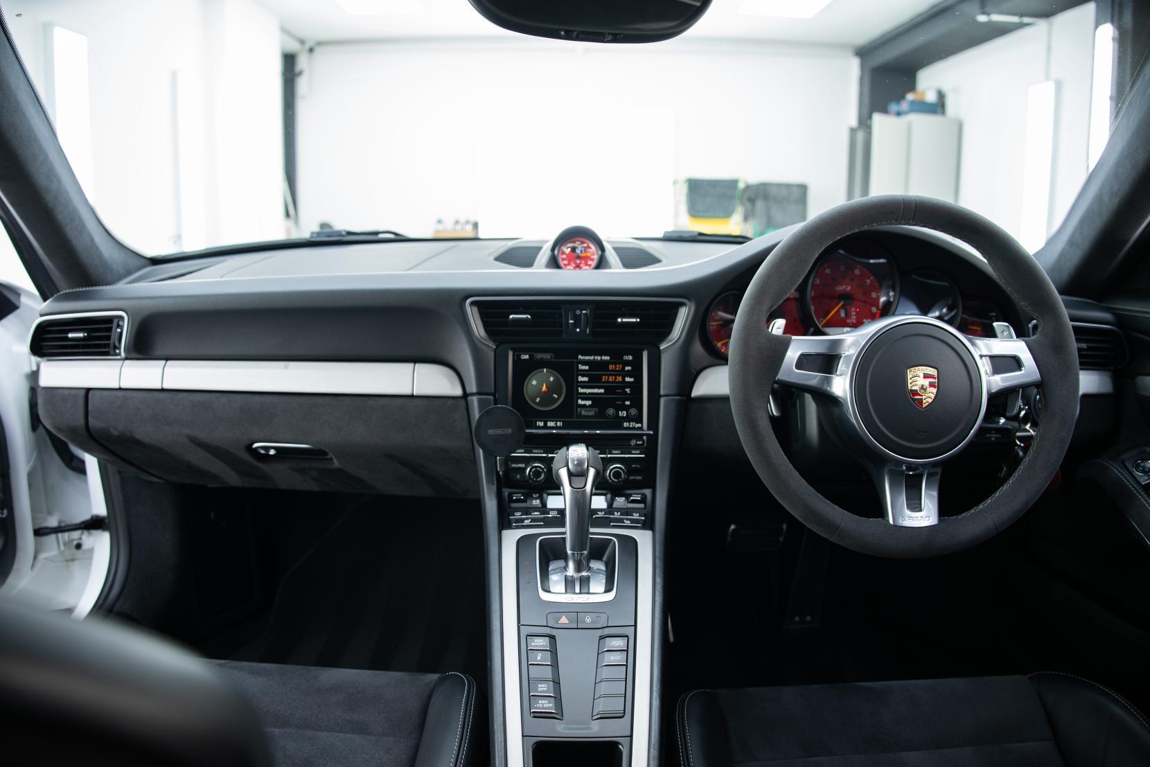 Porsche 911 view 10