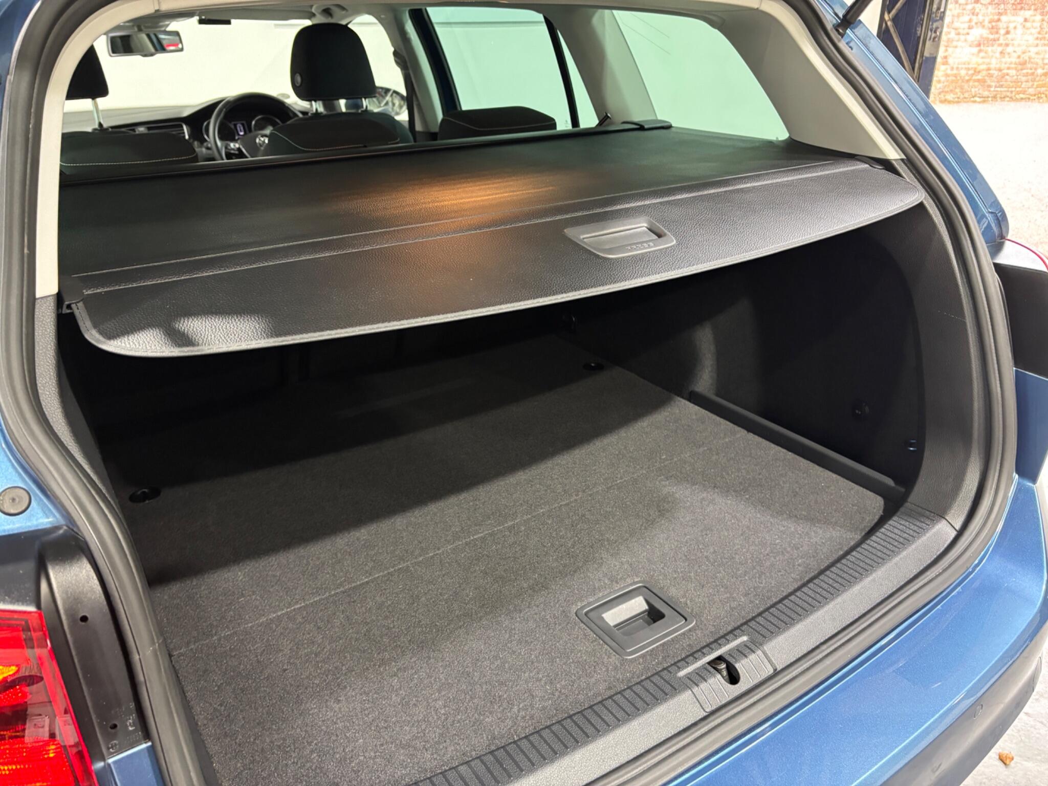 Volkswagen Golf view 57